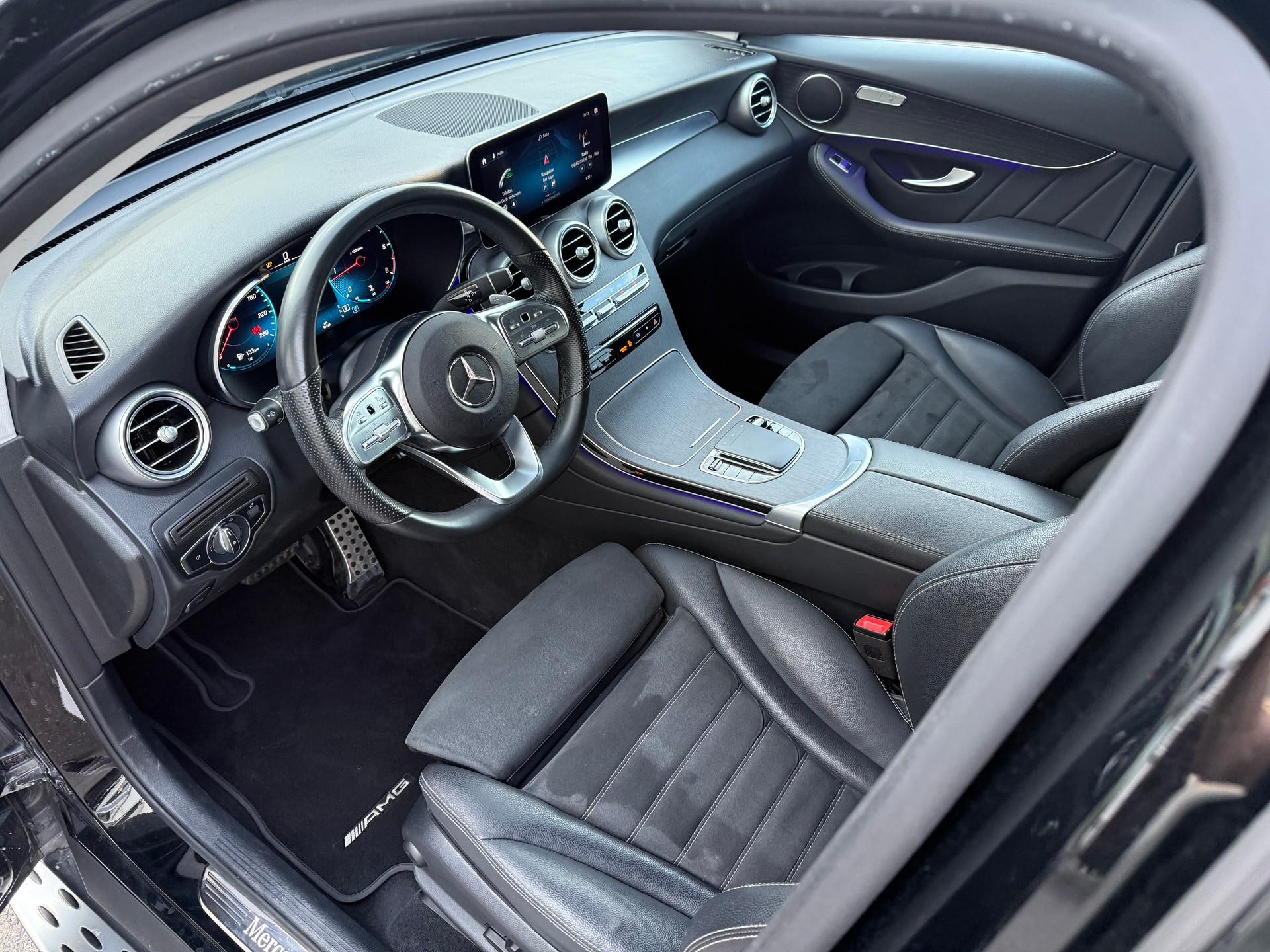 MERCEDES-BENZ GLC 220 d AMG Line 4m-image-14