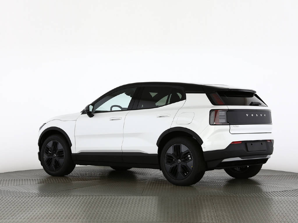 VOLVO EX 30 Cross Country P8 Twin Performance AWD-image-7