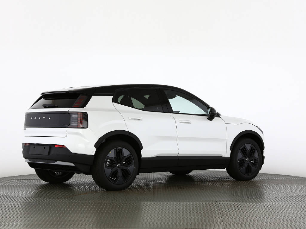 VOLVO EX 30 Cross Country P8 Twin Performance AWD-image-13