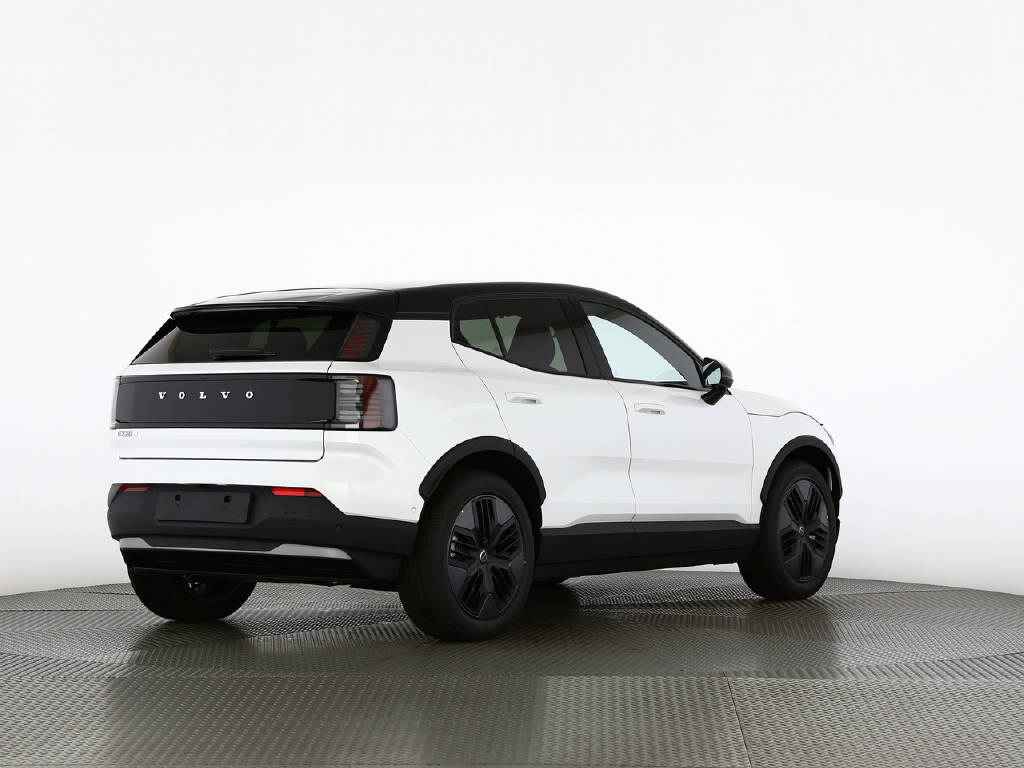 VOLVO EX 30 Cross Country P8 Twin Performance AWD-image-12
