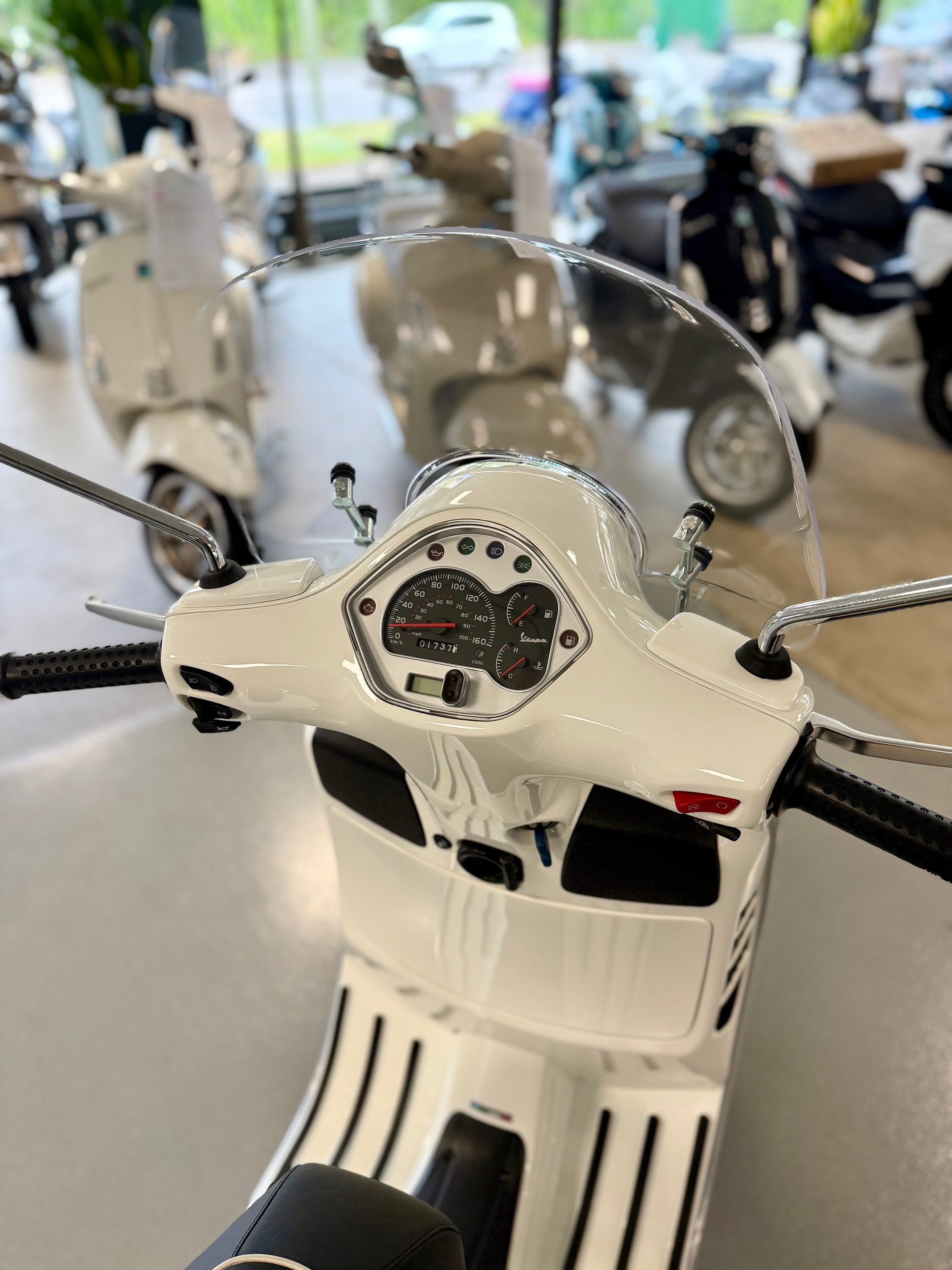 PIAGGIO Vespa GTS Super 300 i.e-image-7