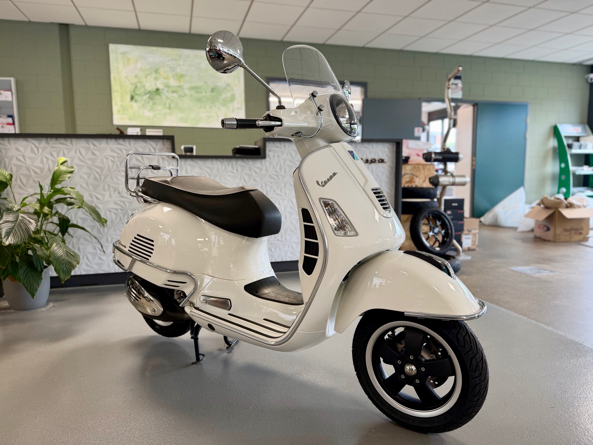 PIAGGIO Vespa GTS Super 300 i.e-image-1