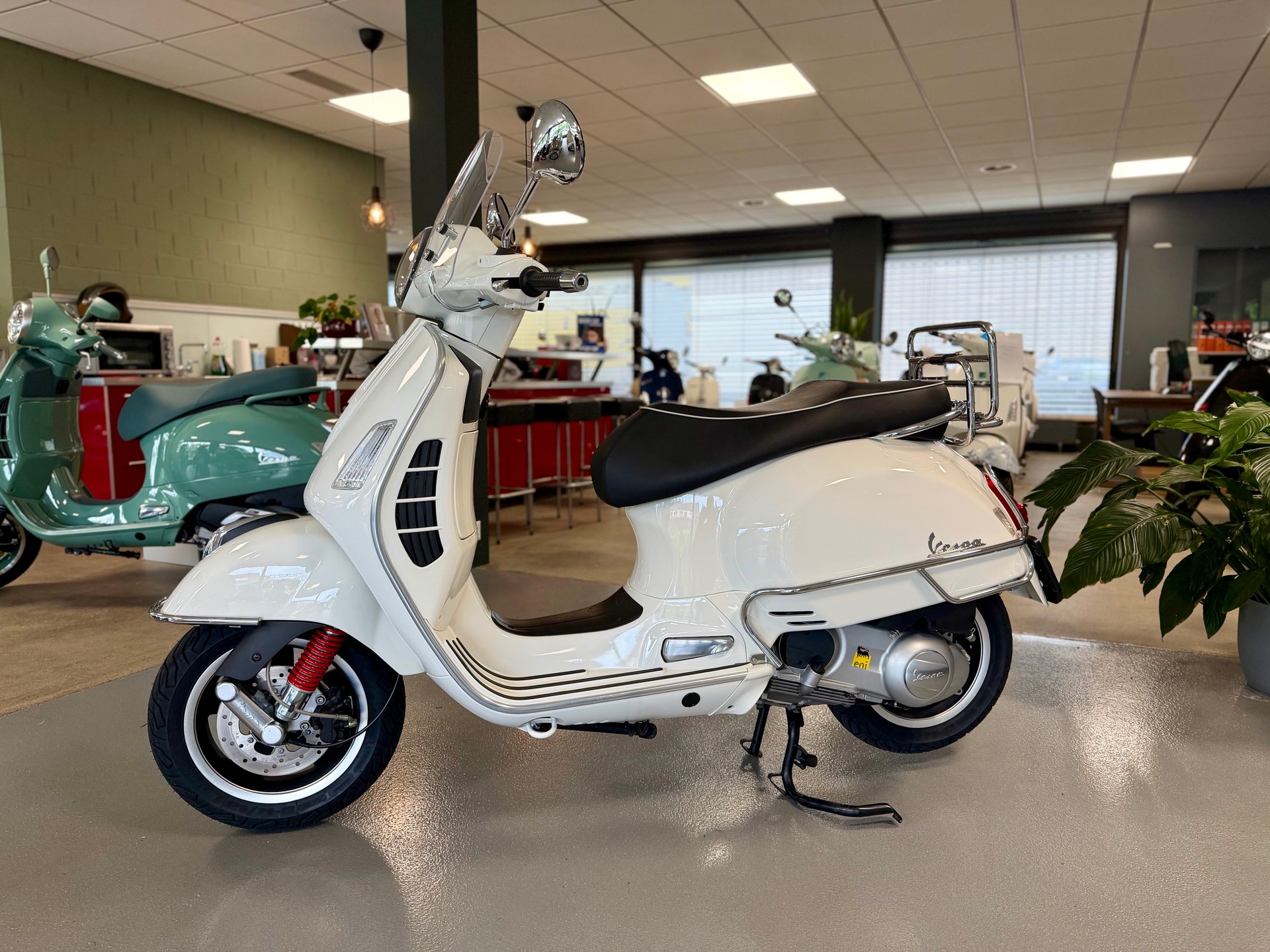 PIAGGIO Vespa GTS Super 300 i.e-image-4