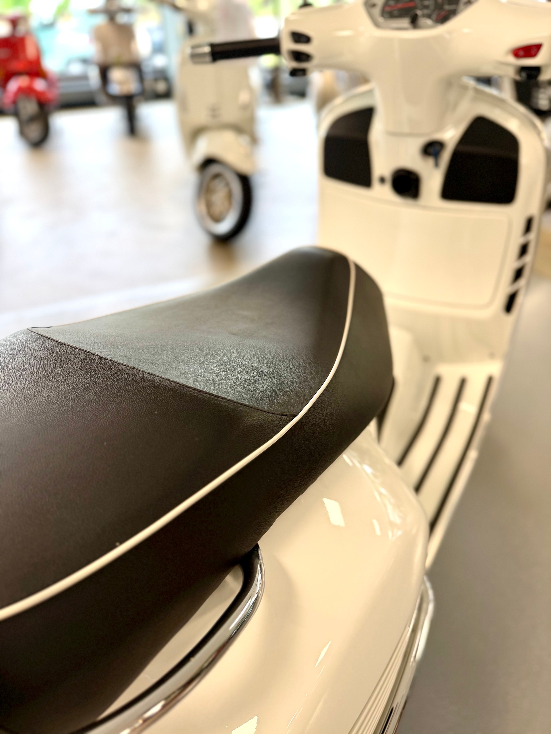 PIAGGIO Vespa GTS Super 300 i.e-image-5