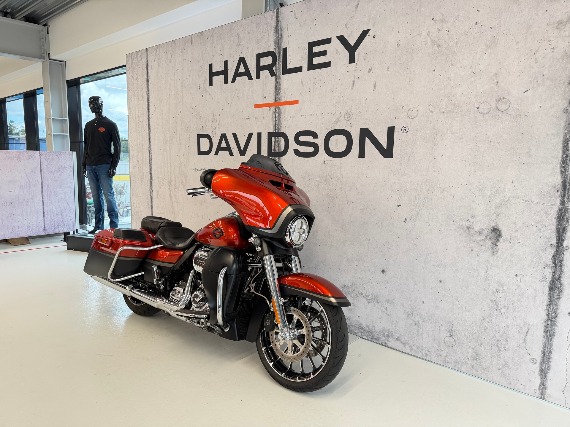 HARLEY-DAVIDSON FLHXSE Street Glide ABS CVO 117-showroom-element-1