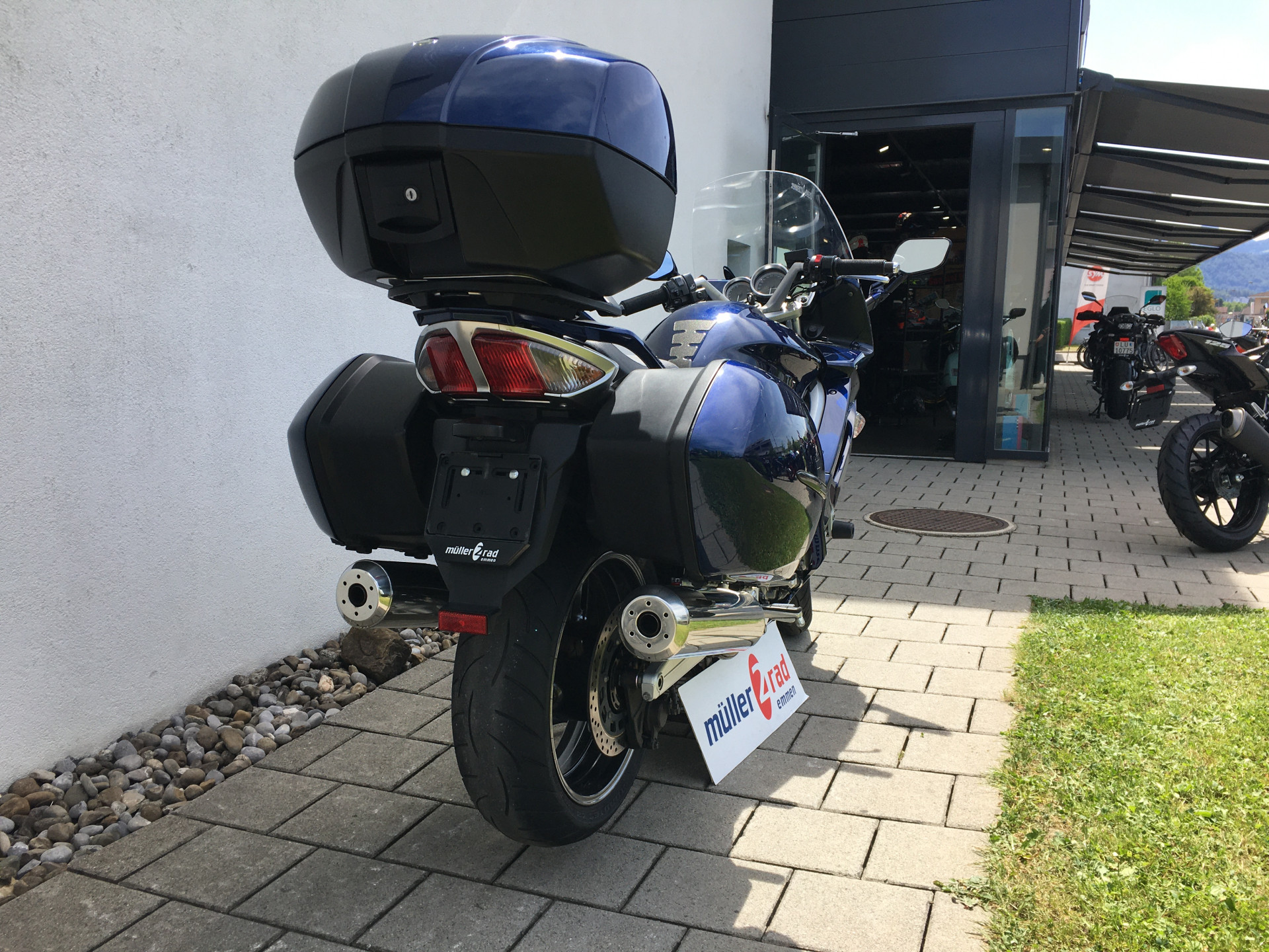 YAMAHA FJR 1300-showroom-element-3