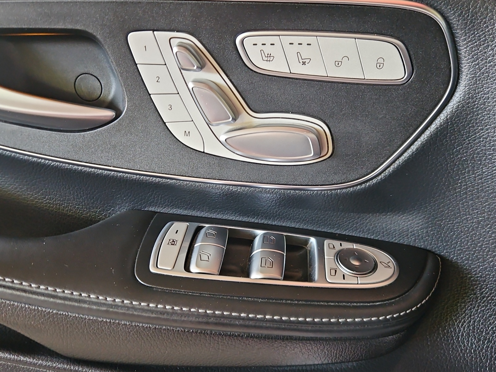 MERCEDES-BENZ V 300 d lang Avantgarde 4Matic 9G-Tronic-image-19