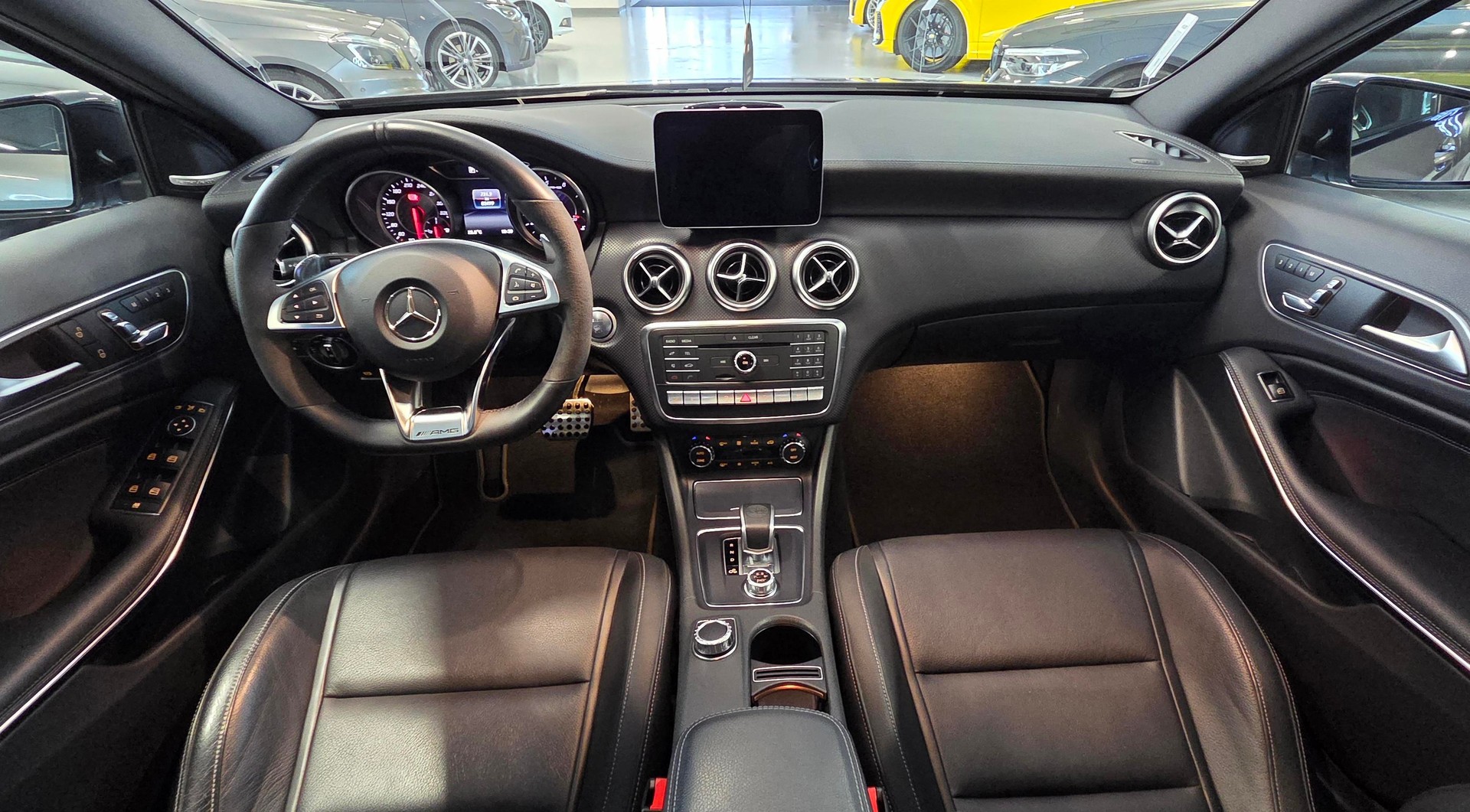 MERCEDES-BENZ A 45 AMG 4Matic Speedshift 7G-DCT-image-4