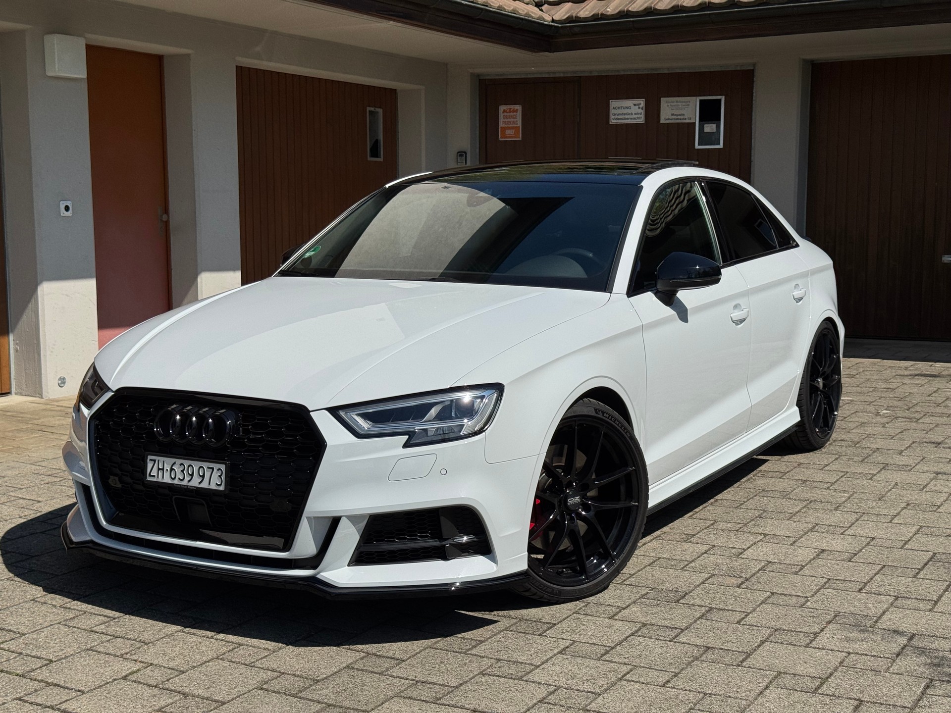 AUDI 2.0 T FSI quattro S-Tronic
