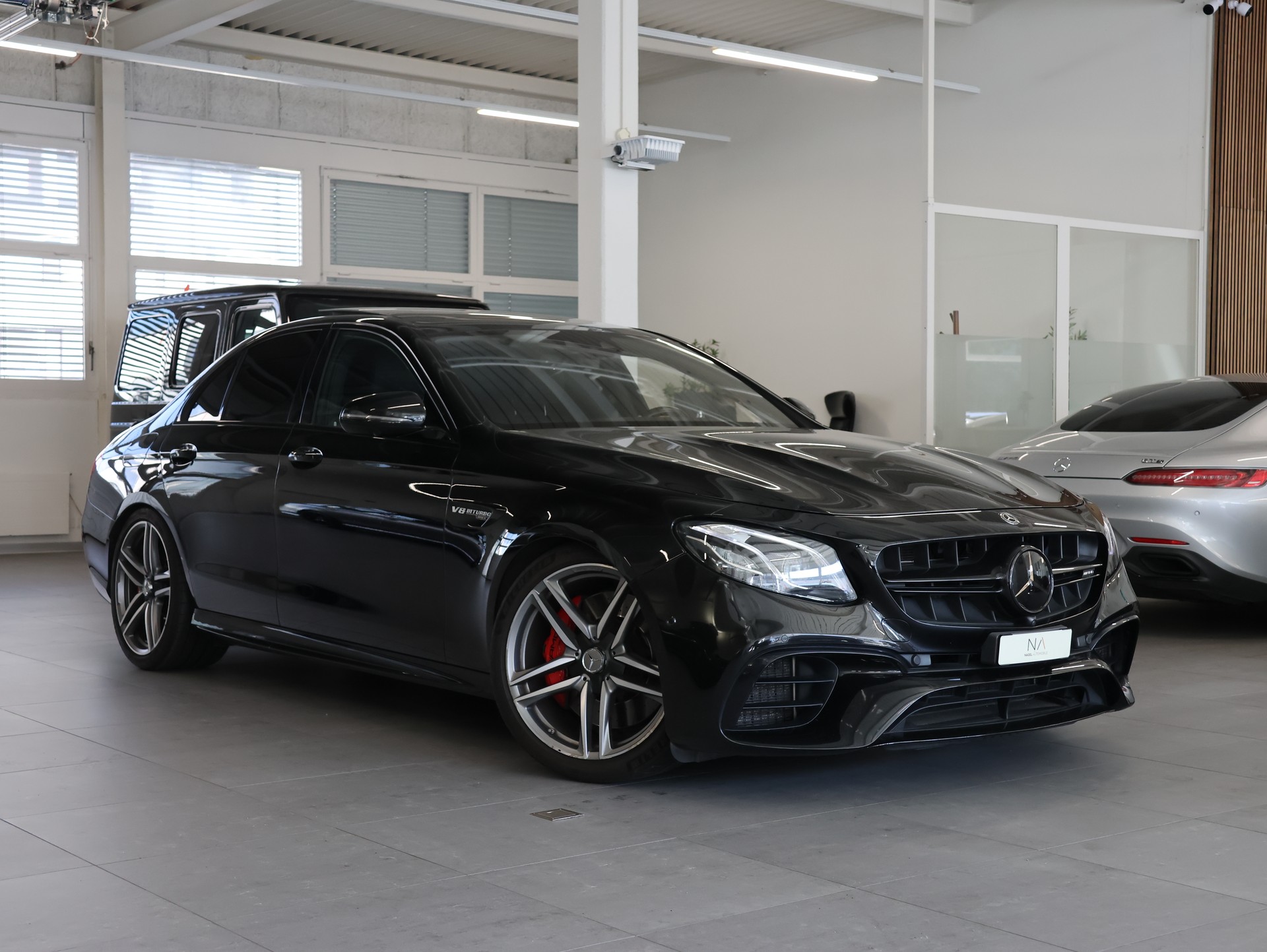 MERCEDES-BENZ E 63 AMG S 4Matic Speedshift MCT *Panoramadach* *Burmester* *360 Kamera*-showroom-element-1