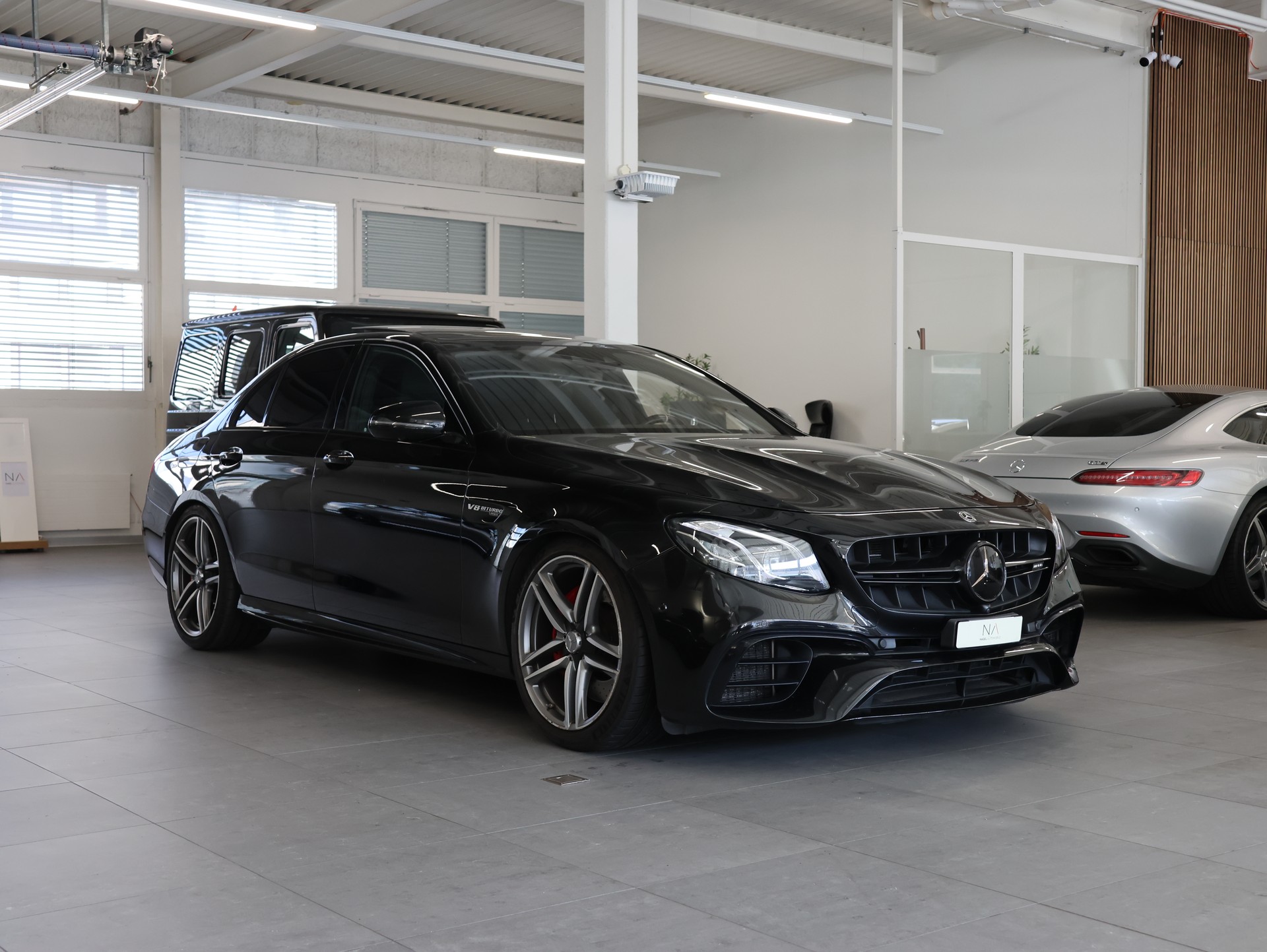 MERCEDES-BENZ E 63 AMG S 4Matic Speedshift MCT *Panoramadach* *Burmester* *360 Kamera*-showroom-element-2