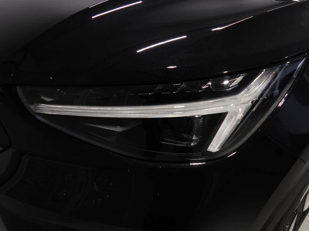 VOLVO EX40 Twin Black Edition AWD-image-12
