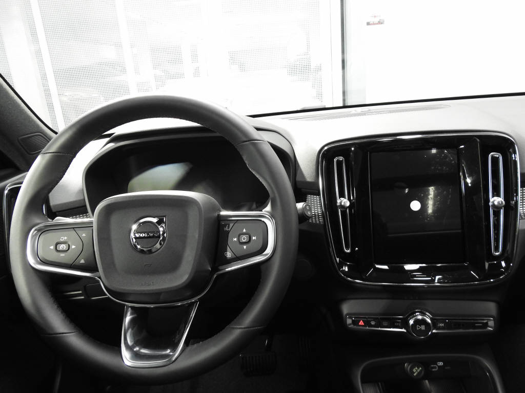 VOLVO EX40 Twin Black Edition AWD-image-7