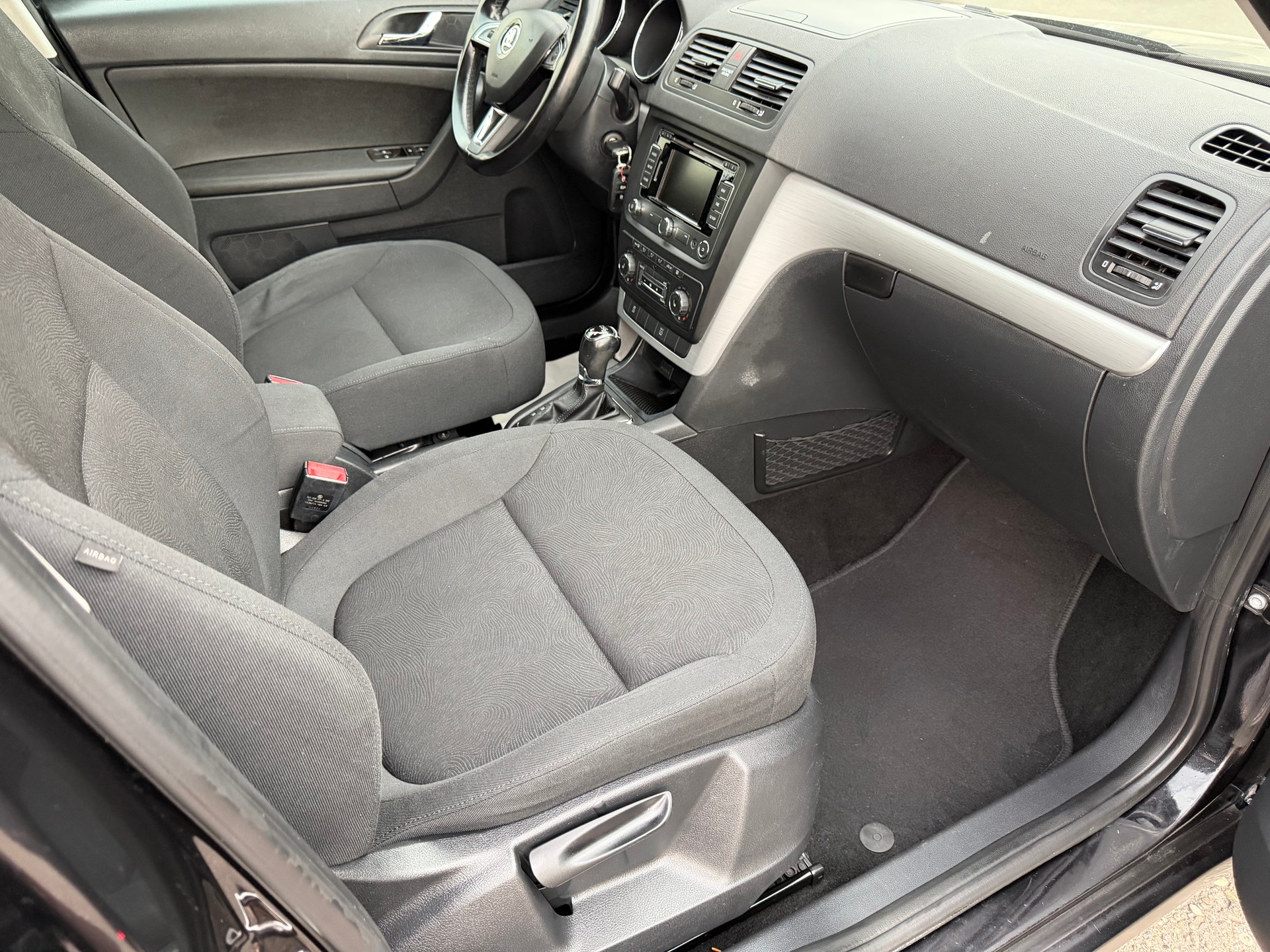 SKODA Yeti 2.0 TDI Ambition 4x4 DSG-image-12