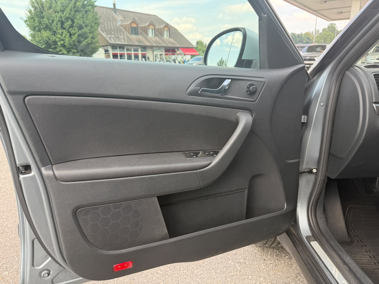 SKODA Yeti 2.0 TDI Outdoor Swiss Joy 4x4 DSG-image-11
