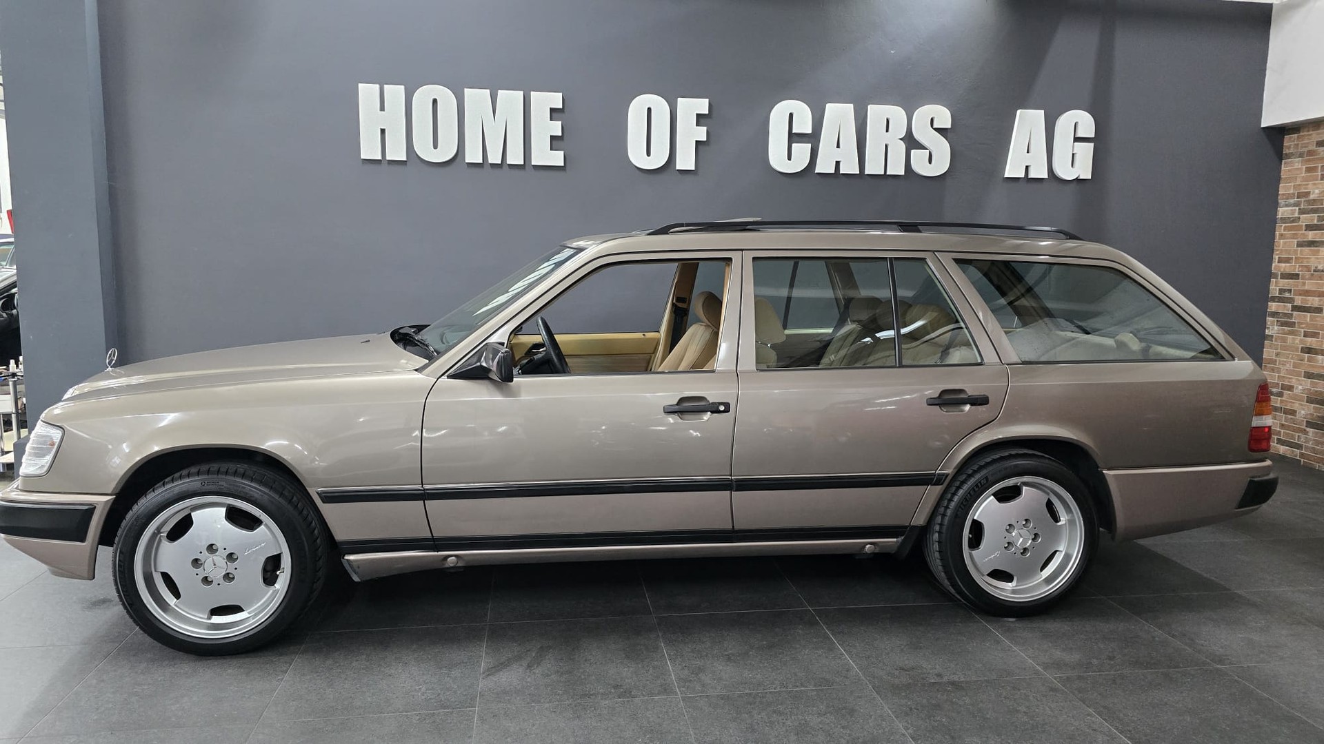 MERCEDES-BENZ 230 TE-showroom-element-3