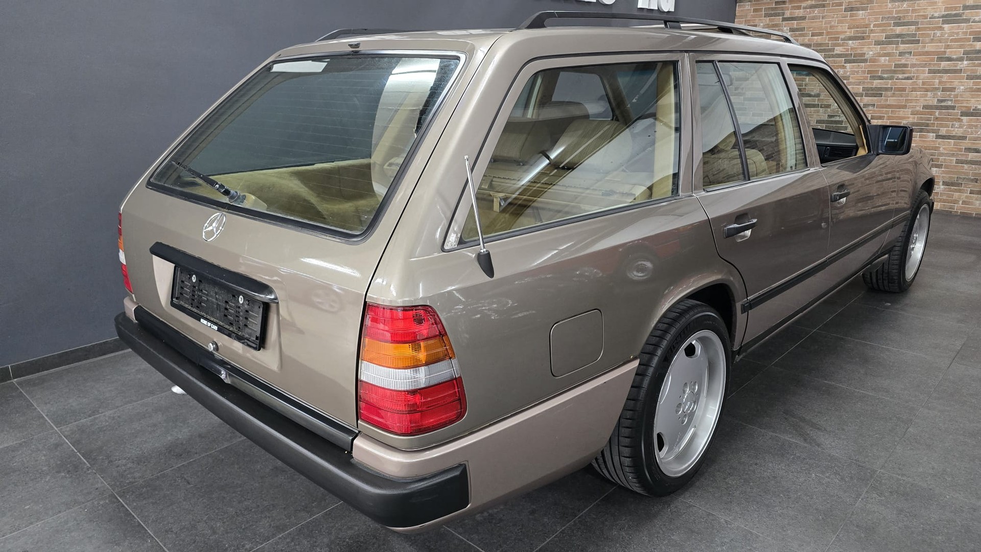 MERCEDES-BENZ 230 TE-image-7