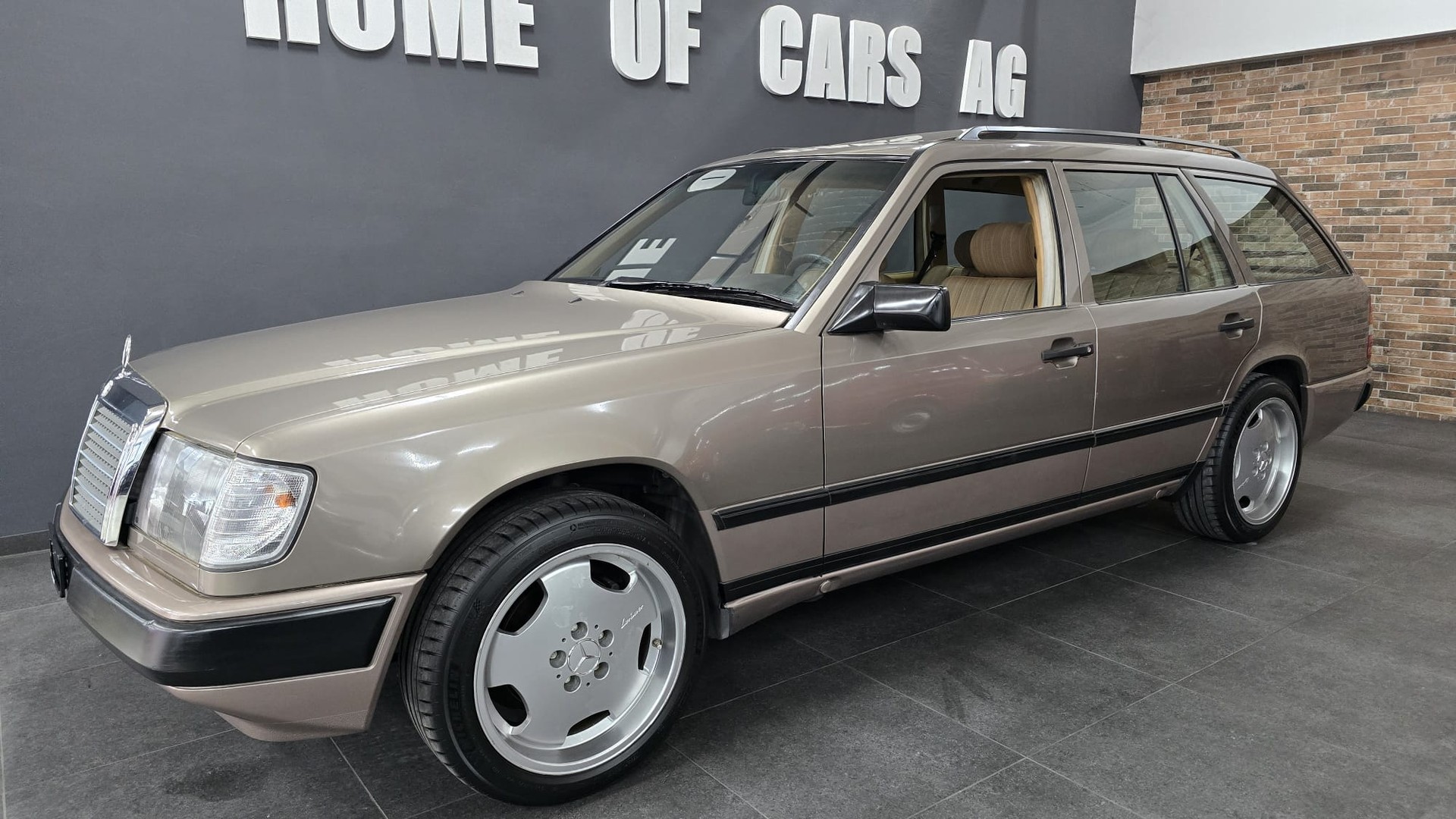 MERCEDES-BENZ 230 TE-showroom-element-2