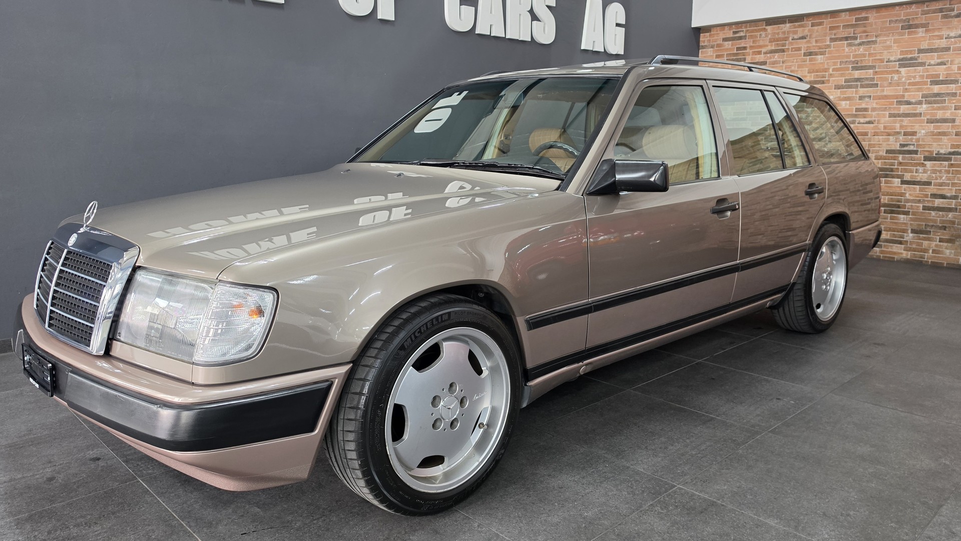 MERCEDES-BENZ 230 TE-showroom-element-2
