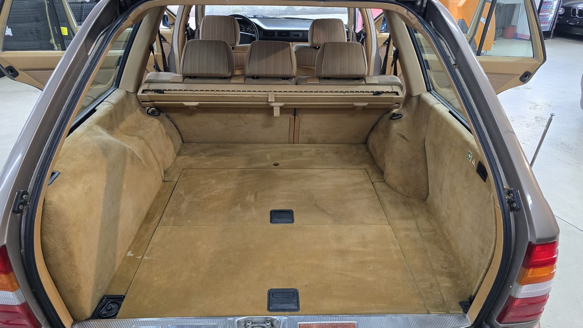 MERCEDES-BENZ 230 TE-image-21