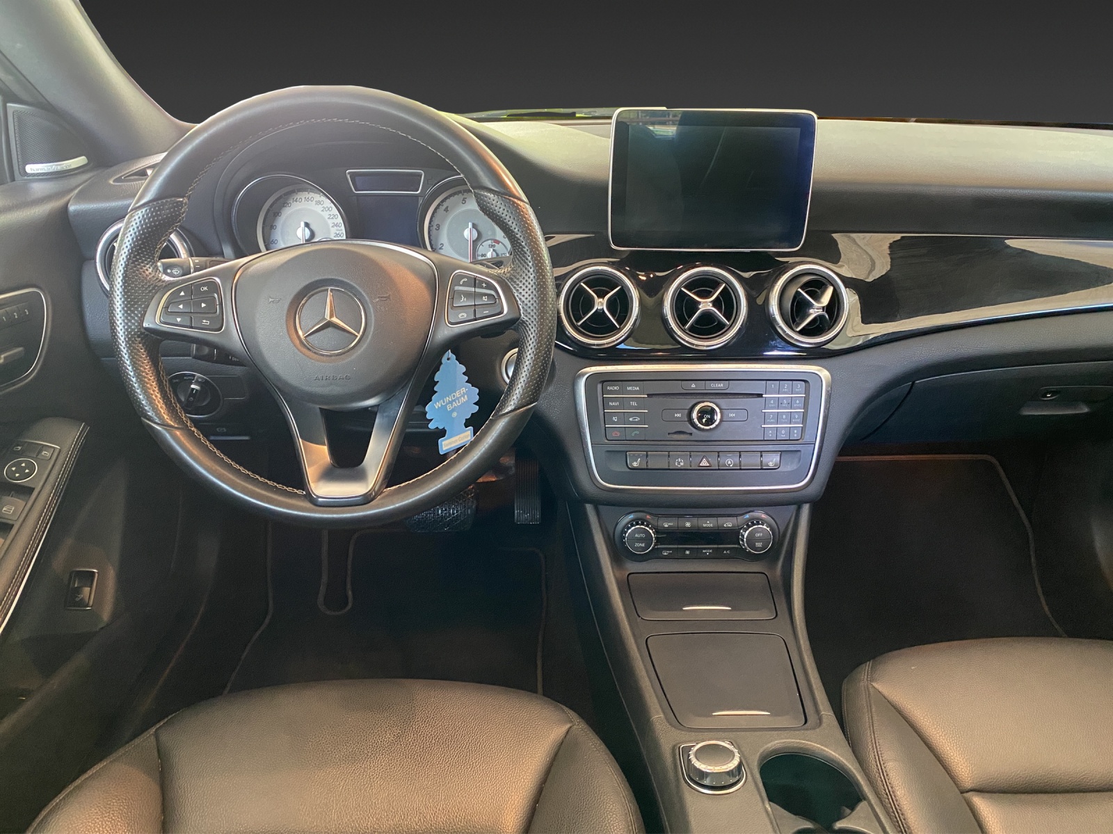 MERCEDES-BENZ CLA 250 Urban 7G-DCT 4Matic-image-14