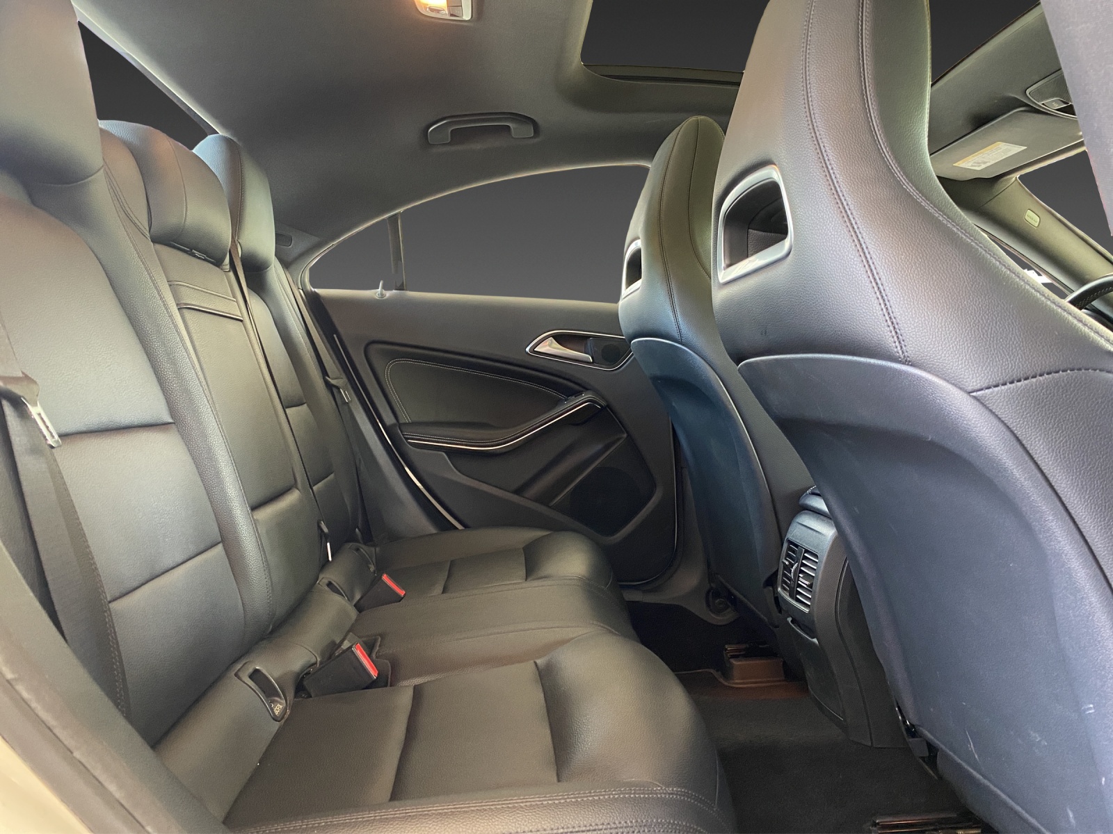 MERCEDES-BENZ CLA 250 Urban 7G-DCT 4Matic-image-18