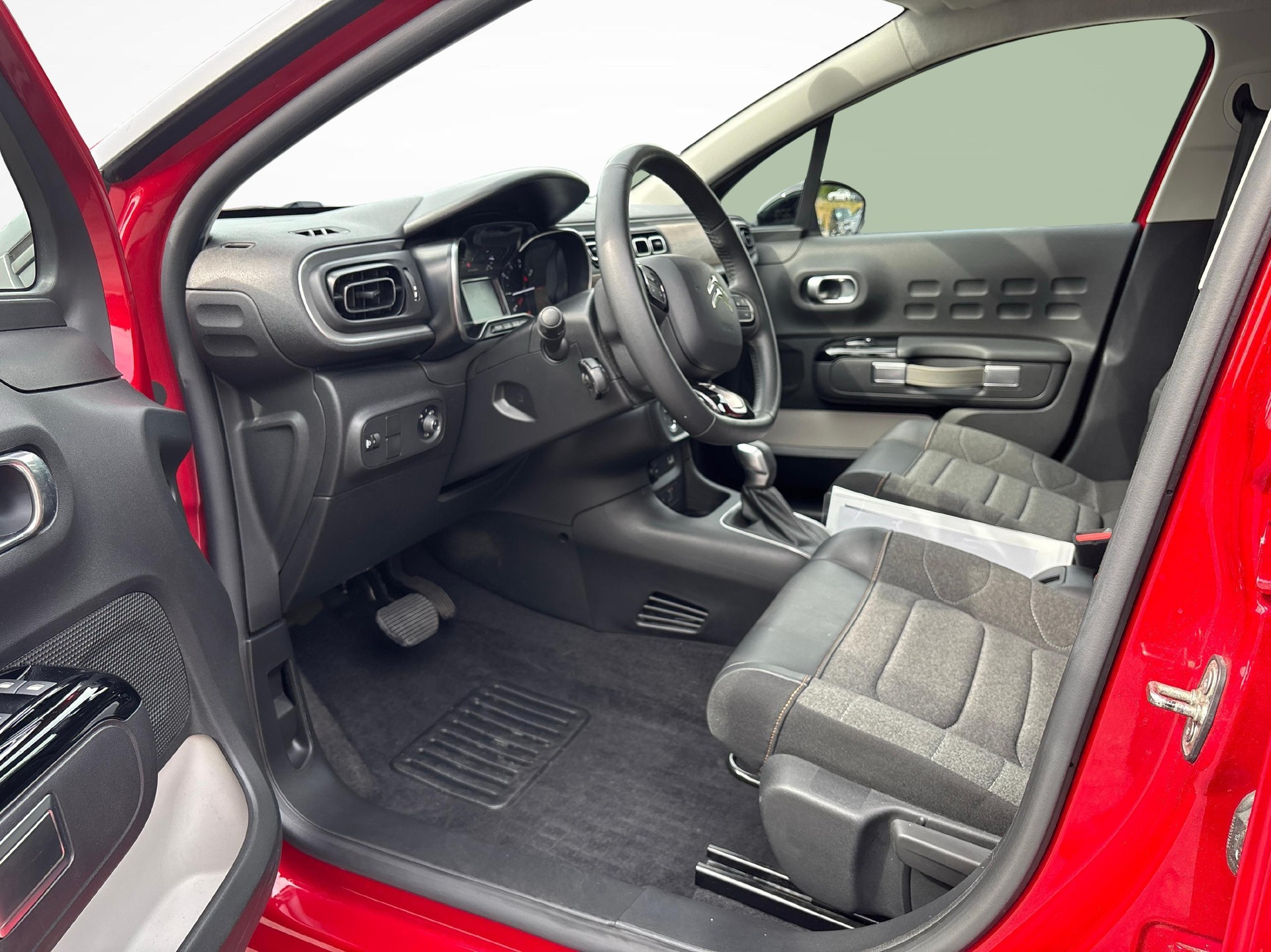 CITROEN C3 1.2 PureTech Shine-image-5