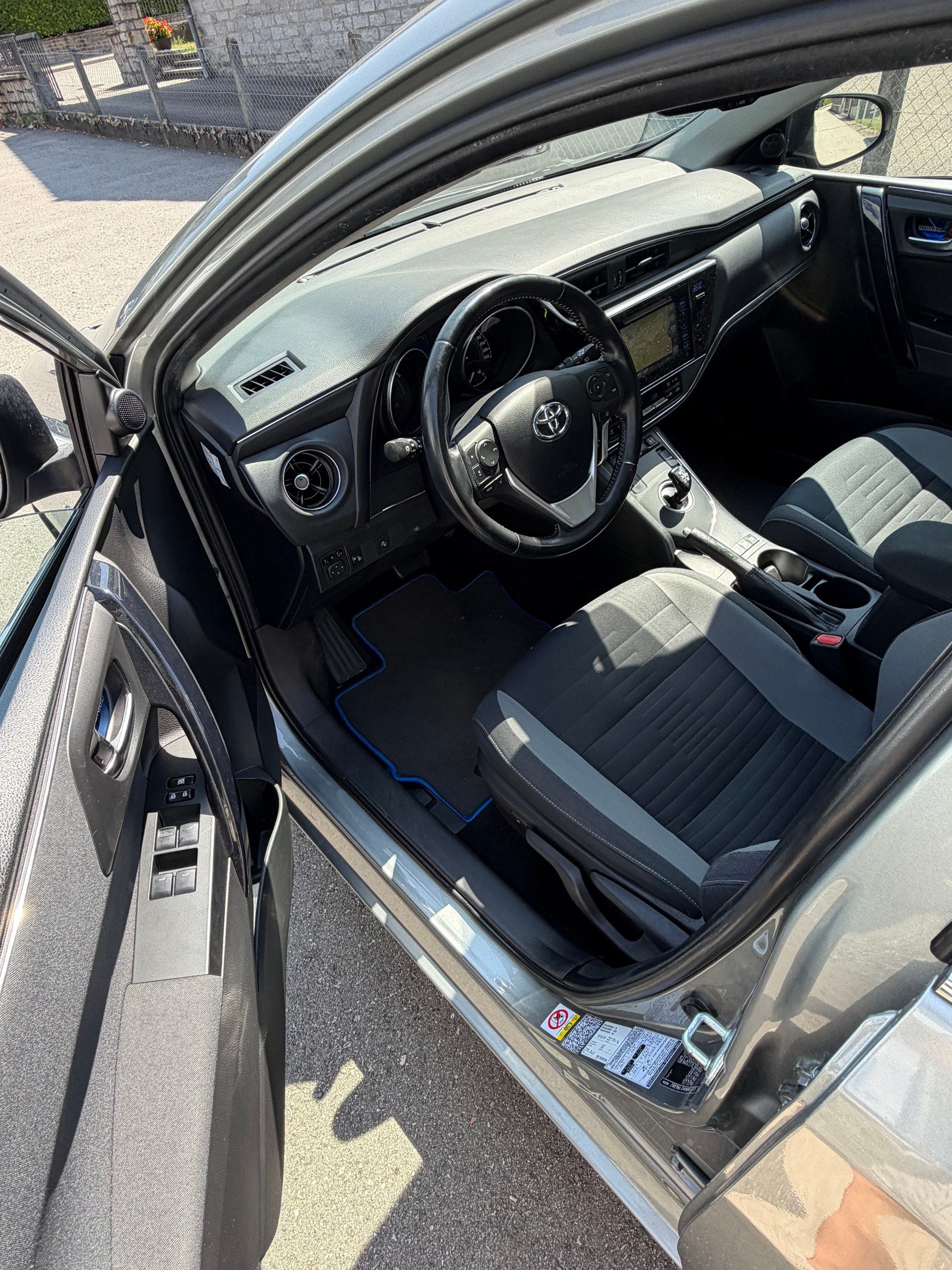 TOYOTA Auris 1.8 HSD Trend e-CVT MFK 07.26-image-9