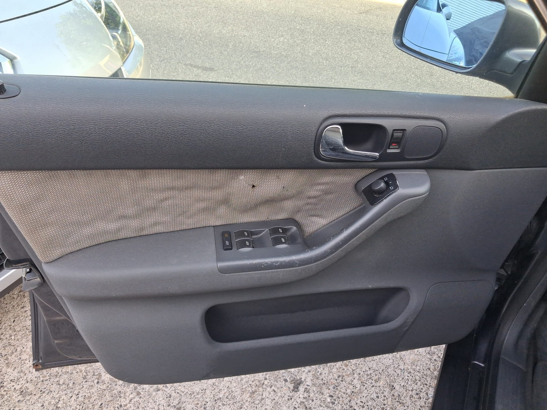 AUDI A3 1.8 Ambiente-image-10