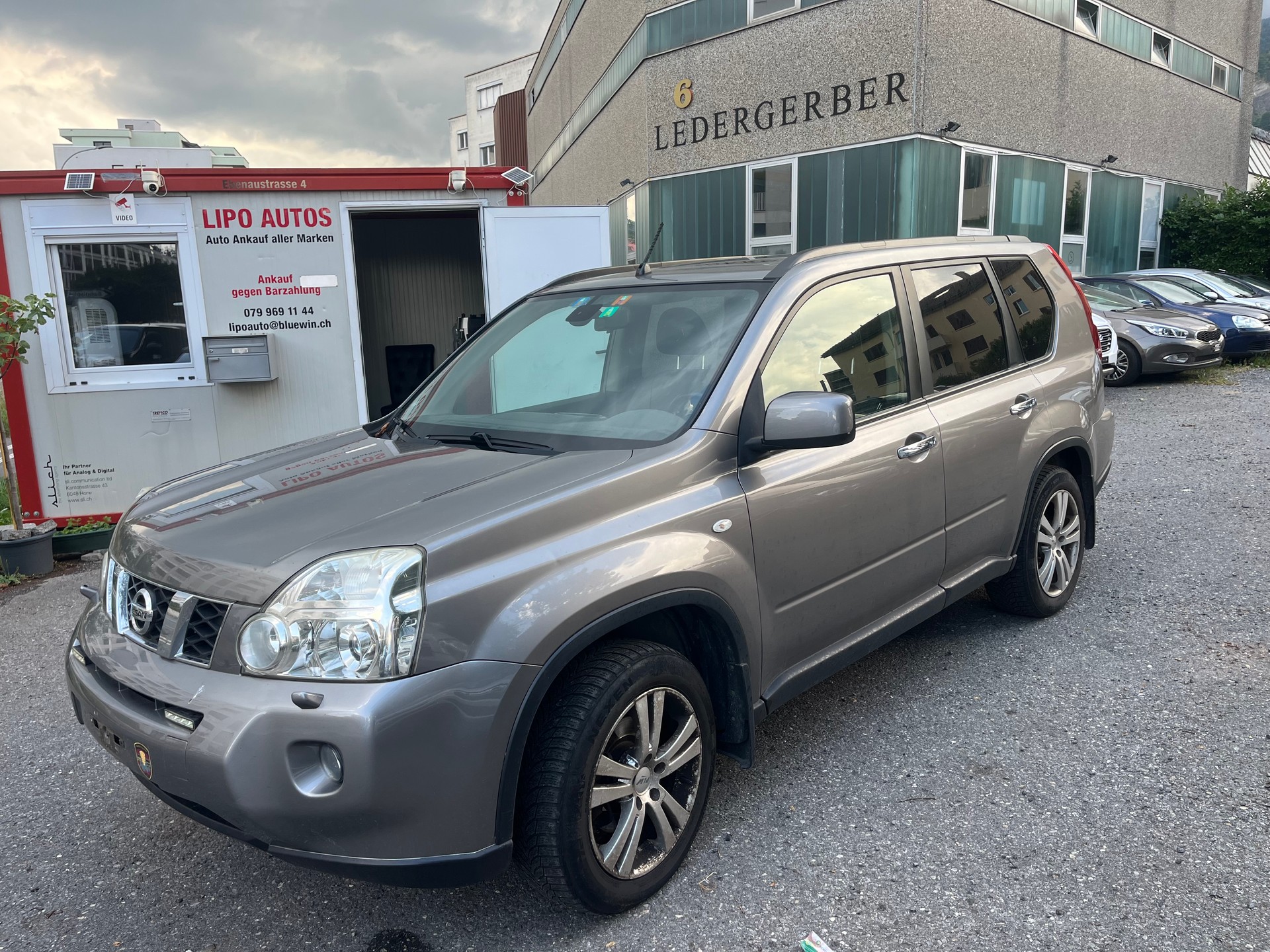NISSAN X-Trail 2.0 dCi 16V Platinum Automatic-image-1