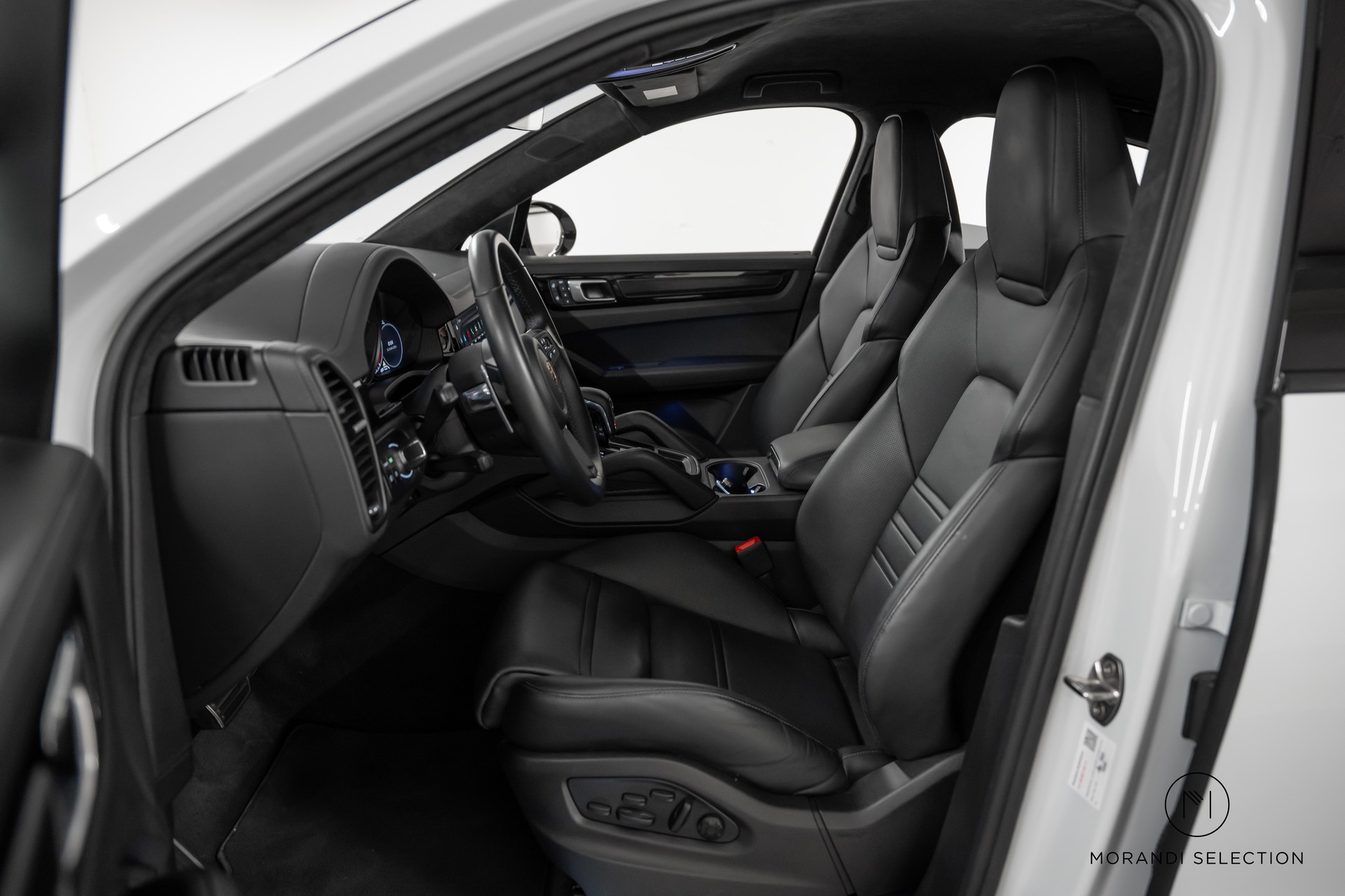 PORSCHE Cayenne Coupé 4.0 V8 Turbo GT-image-17