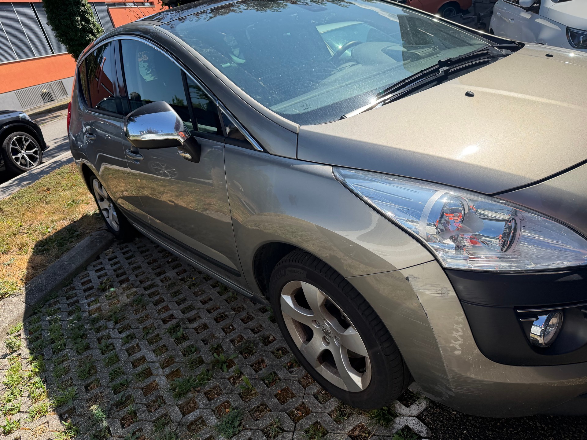 PEUGEOT 3008 1.6 16V T Platinum-showroom-element-1