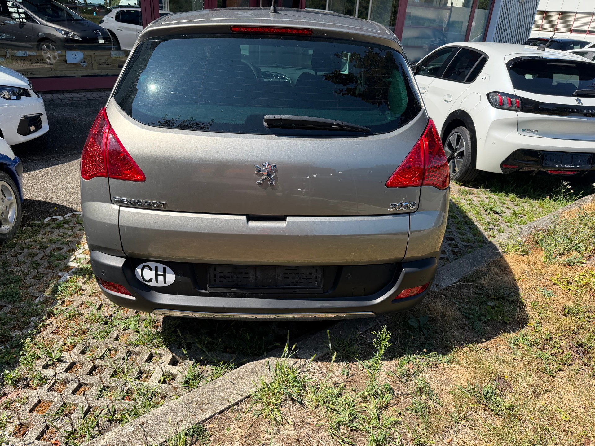 PEUGEOT 3008 1.6 16V T Platinum-showroom-element-2