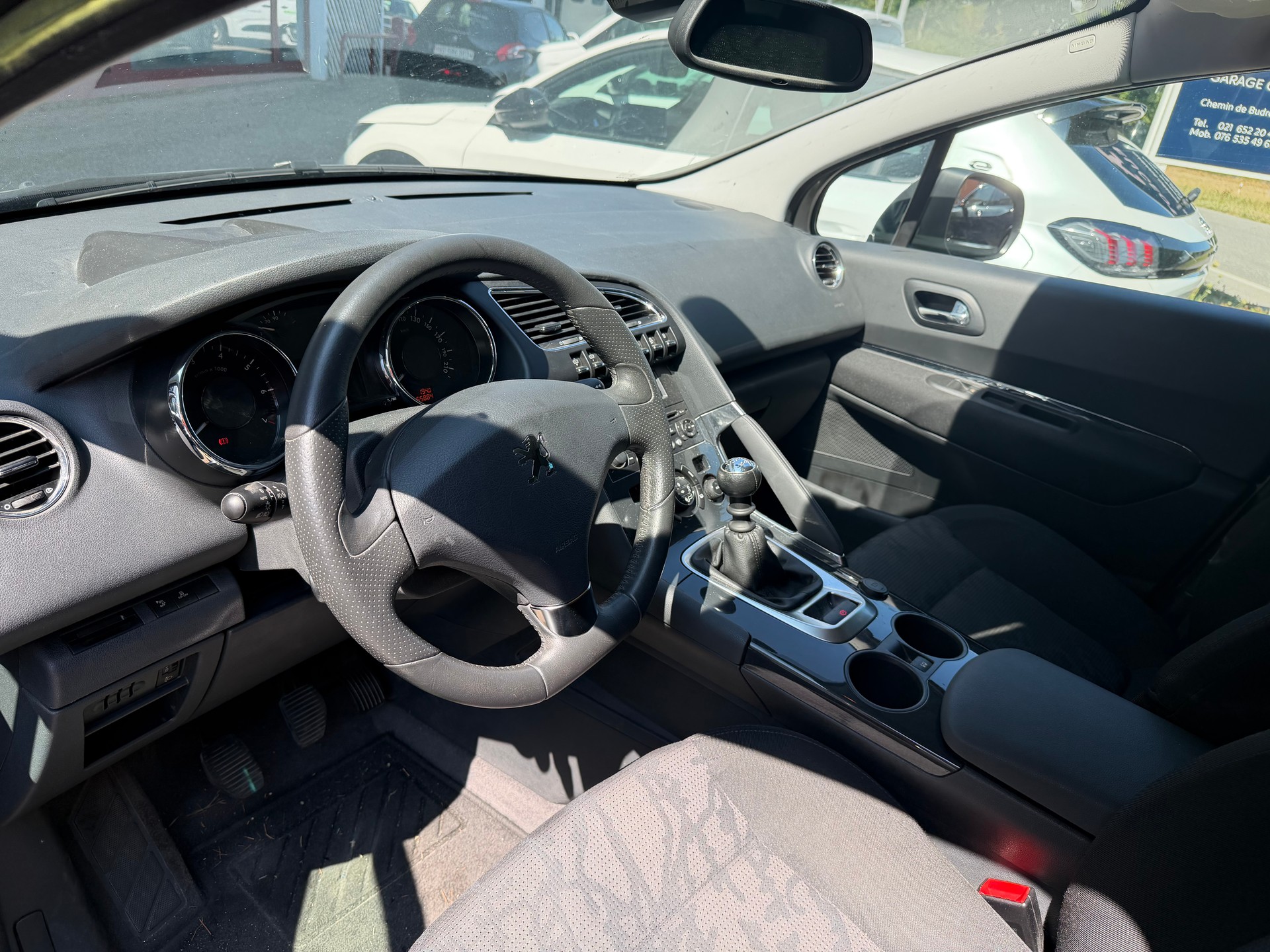 PEUGEOT 3008 1.6 16V T Platinum-showroom-element-3