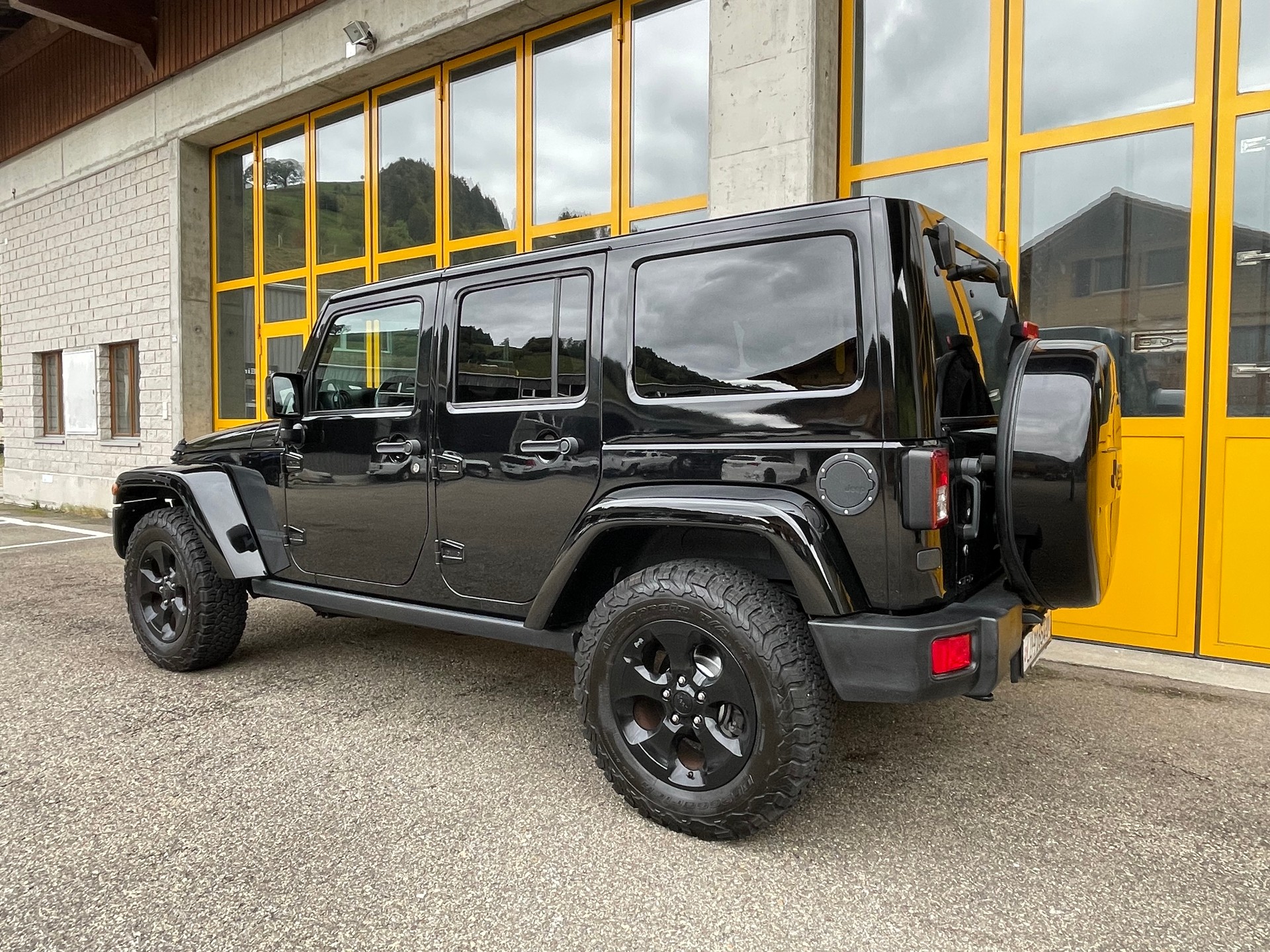 JEEP Wrangler 2.8CRD Unlimited Black Edition II Aut.-image-2