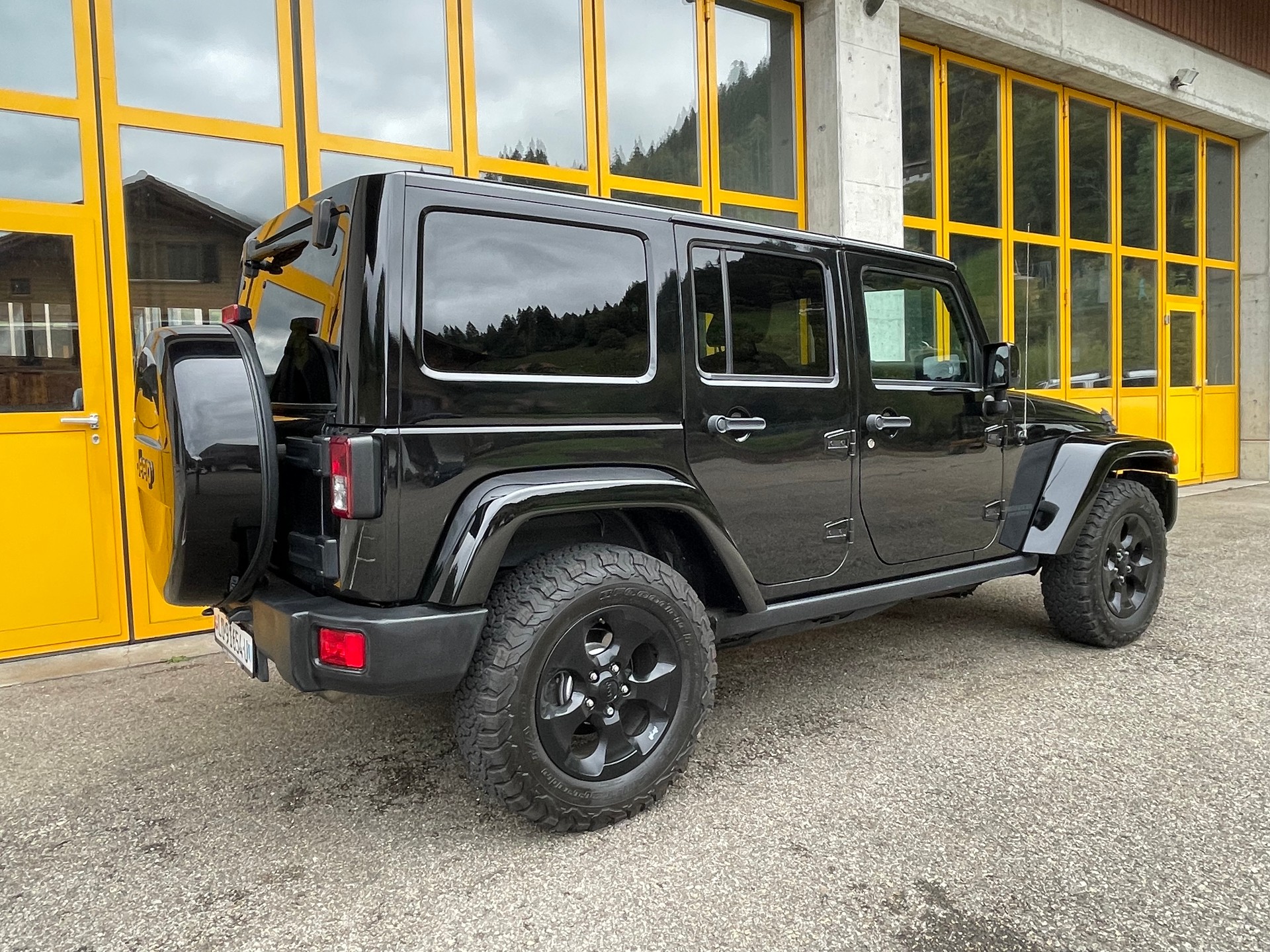 JEEP Wrangler 2.8CRD Unlimited Black Edition II Aut.-image-4