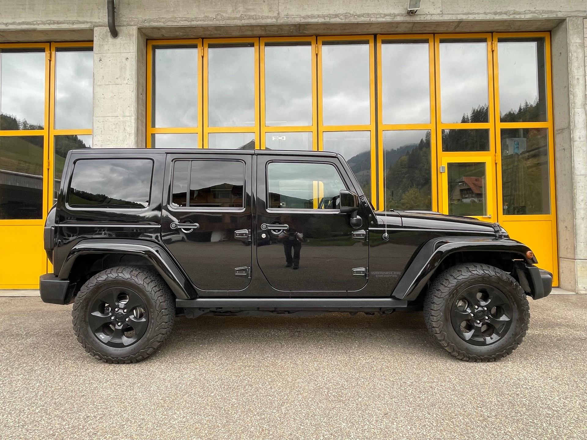 JEEP Wrangler 2.8CRD Unlimited Black Edition II Aut.-image-5