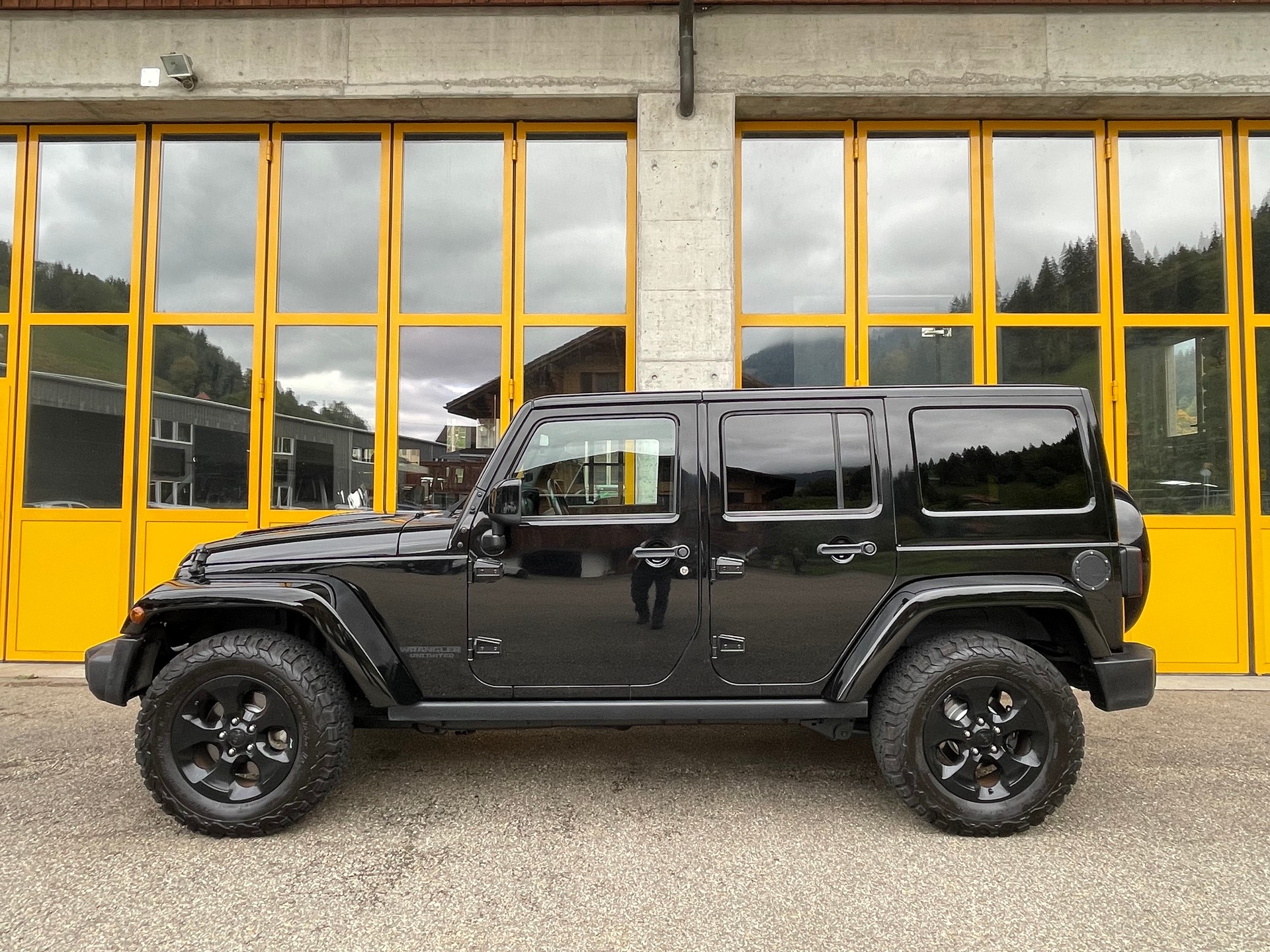 JEEP Wrangler 2.8CRD Unlimited Black Edition II Aut.-image-1