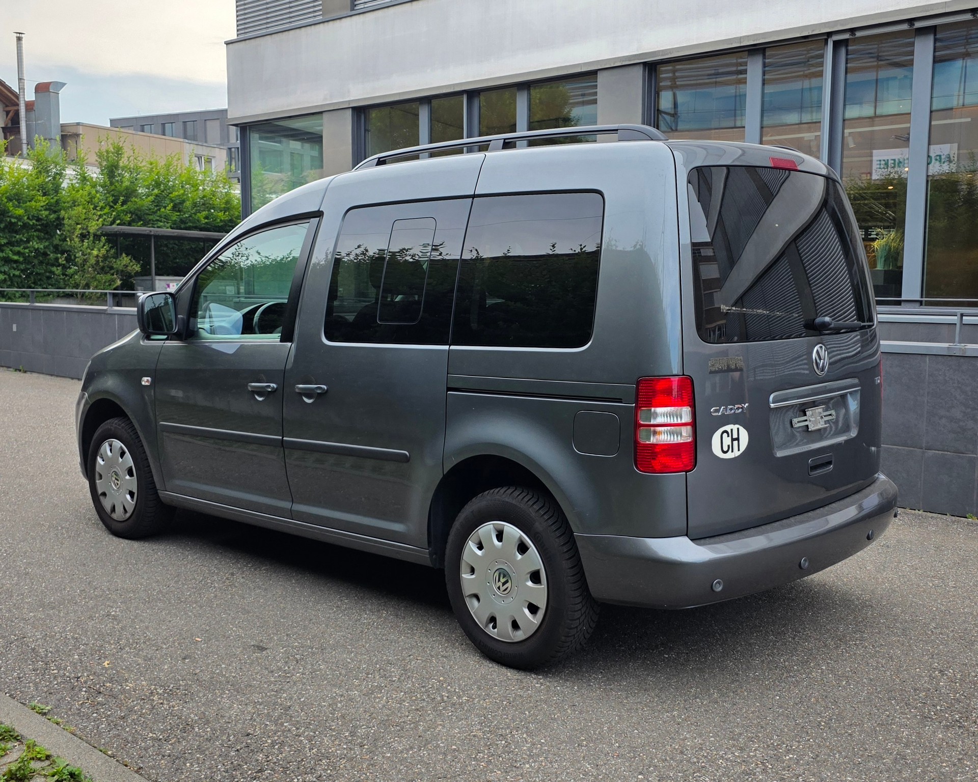 VW Caddy 1.6 TDI CR Highline ADSG-image-2