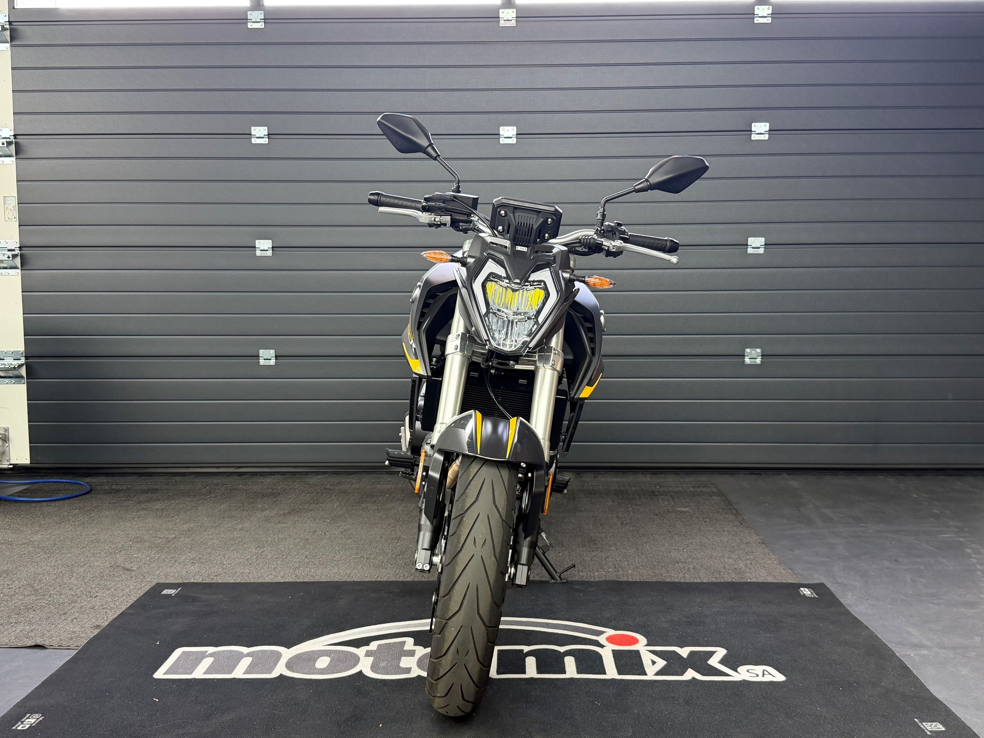 VOGE 525 R-showroom-element-1