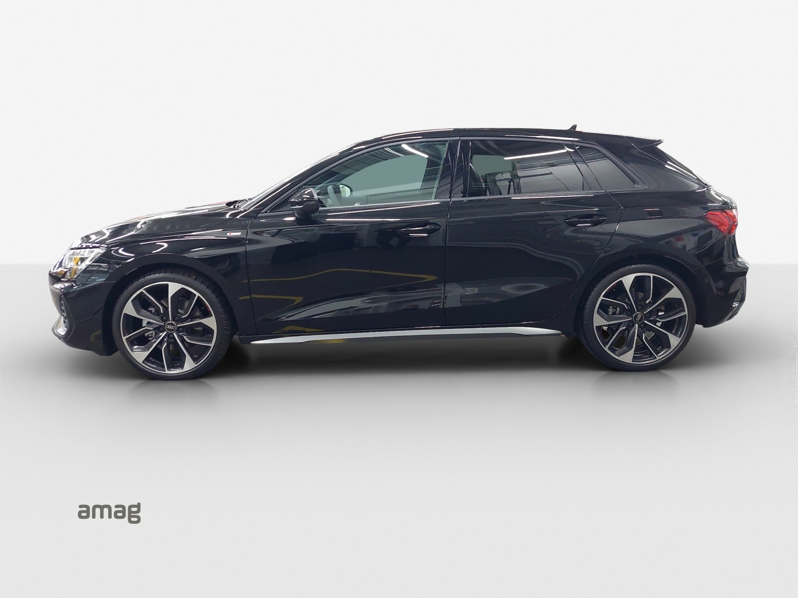AUDI A3 Sportback TFSI 110 kW S line Attraction S tronic-showroom-element-1