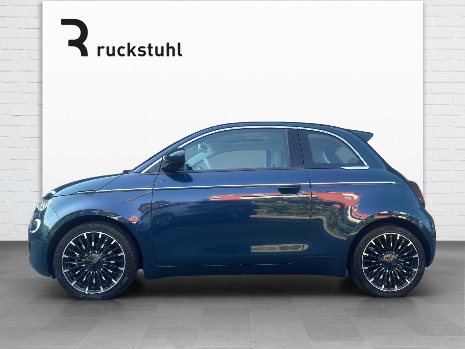 FIAT 500La Prima-showroom-element-2