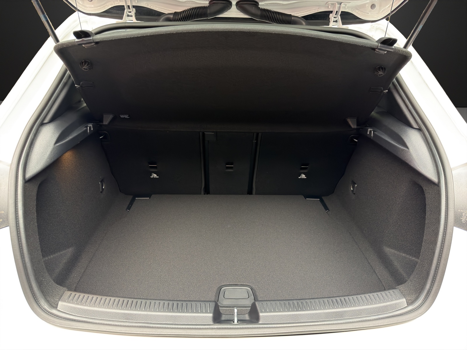 MERCEDES-BENZ A 200 Kompaktlimousine Night Star-image-11