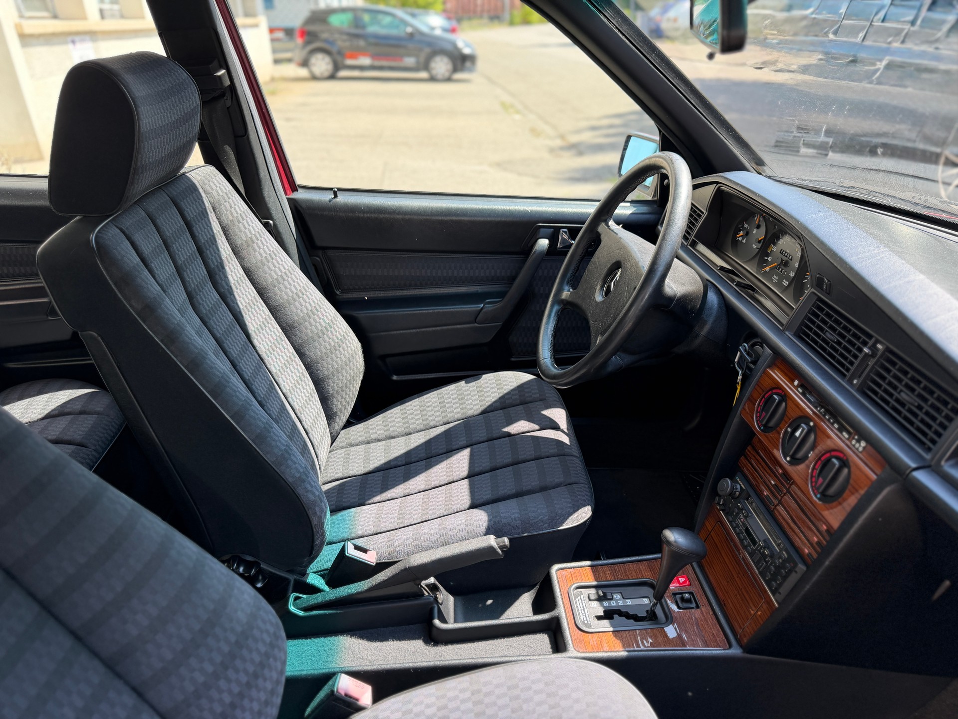MERCEDES-BENZ 190 E 2.3 *auf Wunsch Veteran*-image-13