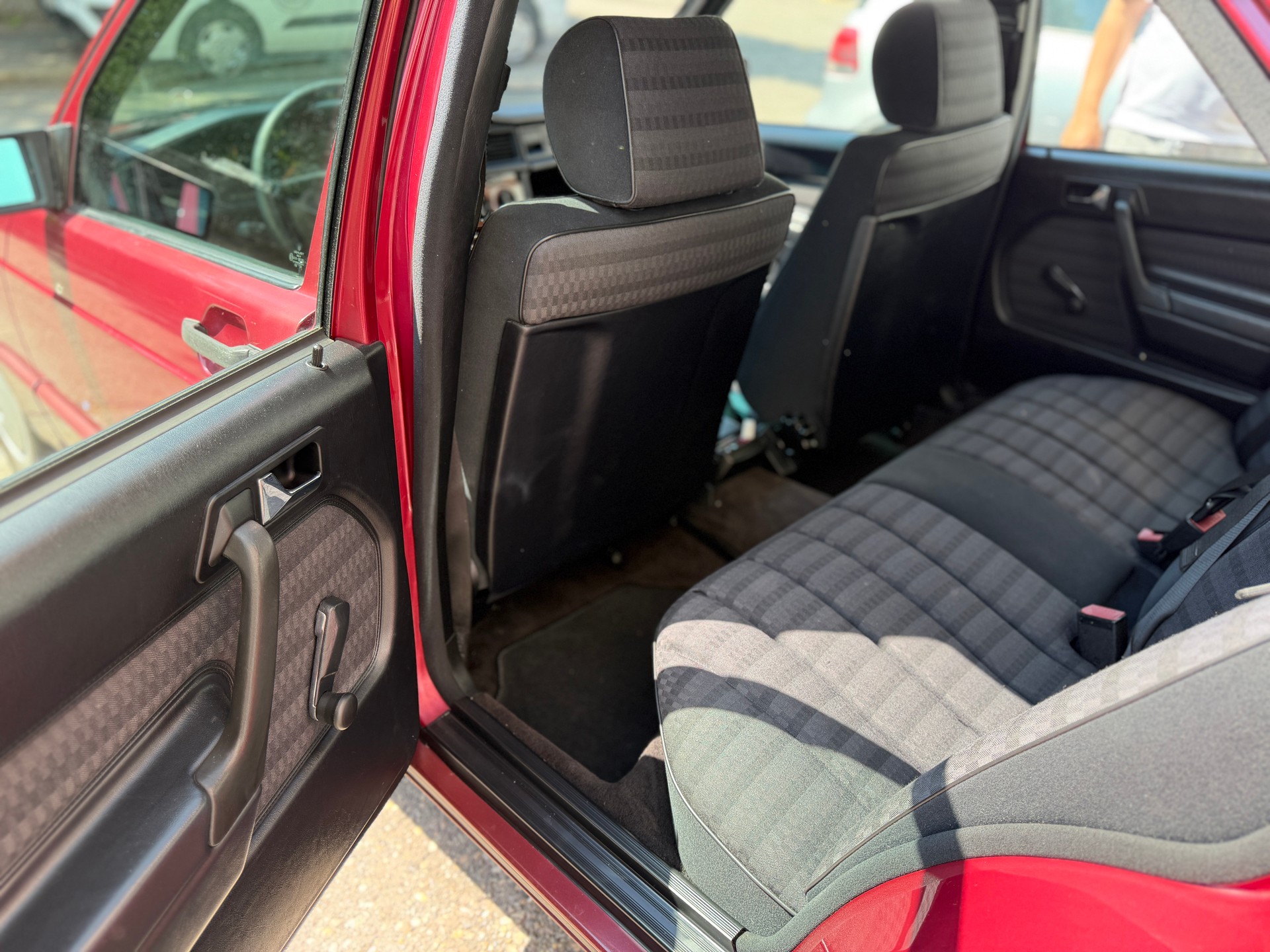 MERCEDES-BENZ 190 E 2.3 *auf Wunsch Veteran*-image-10