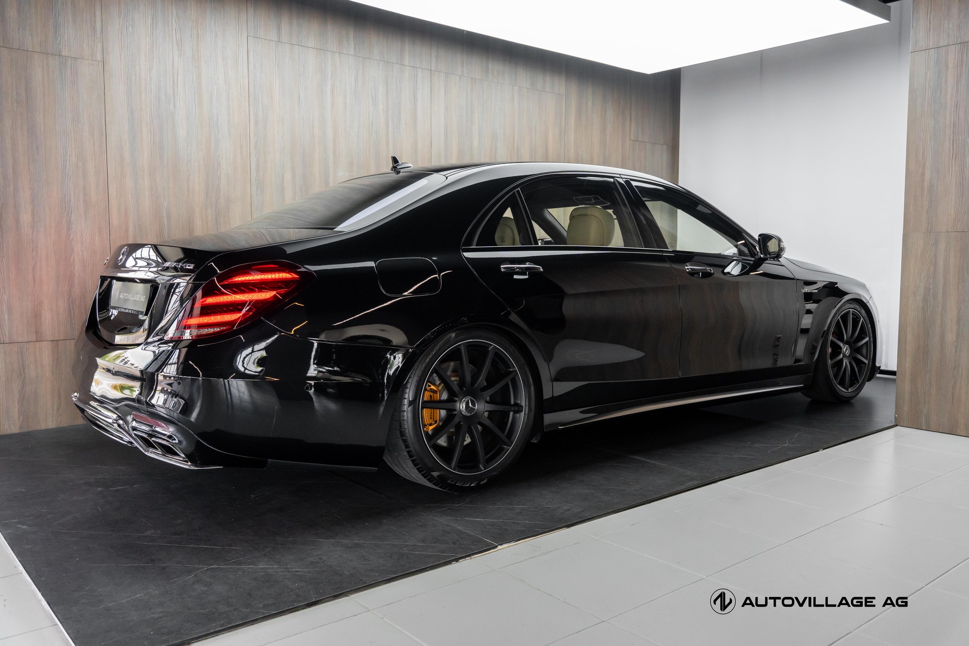 MERCEDES-BENZ S 63 AMG L 4Matic Speedshift MCT-showroom-element-1