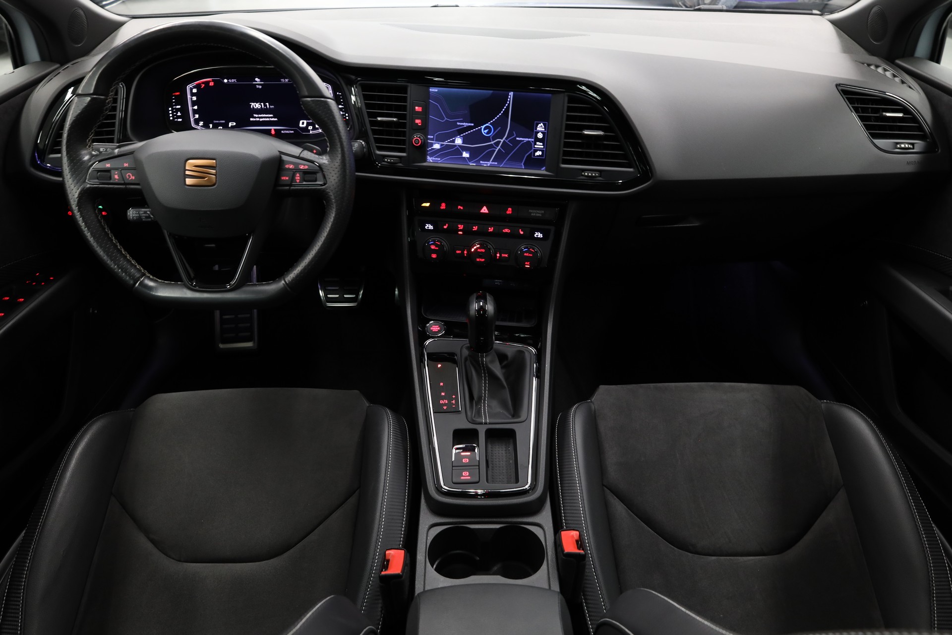 SEAT Leon 2.0 TSI 290 Cupra DSG-image-11