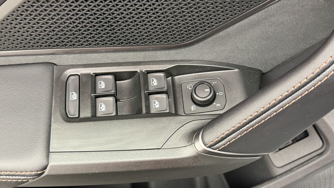CUPRA LEON ST 2.0 TSI VZ Black Edition-image-8