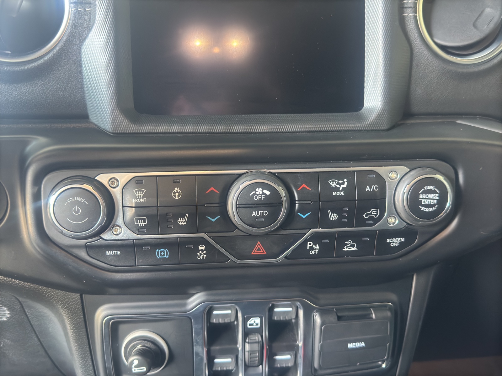 JEEP Wrangler 2.0 Turbo Sahara Unlimited 4xe-image-12