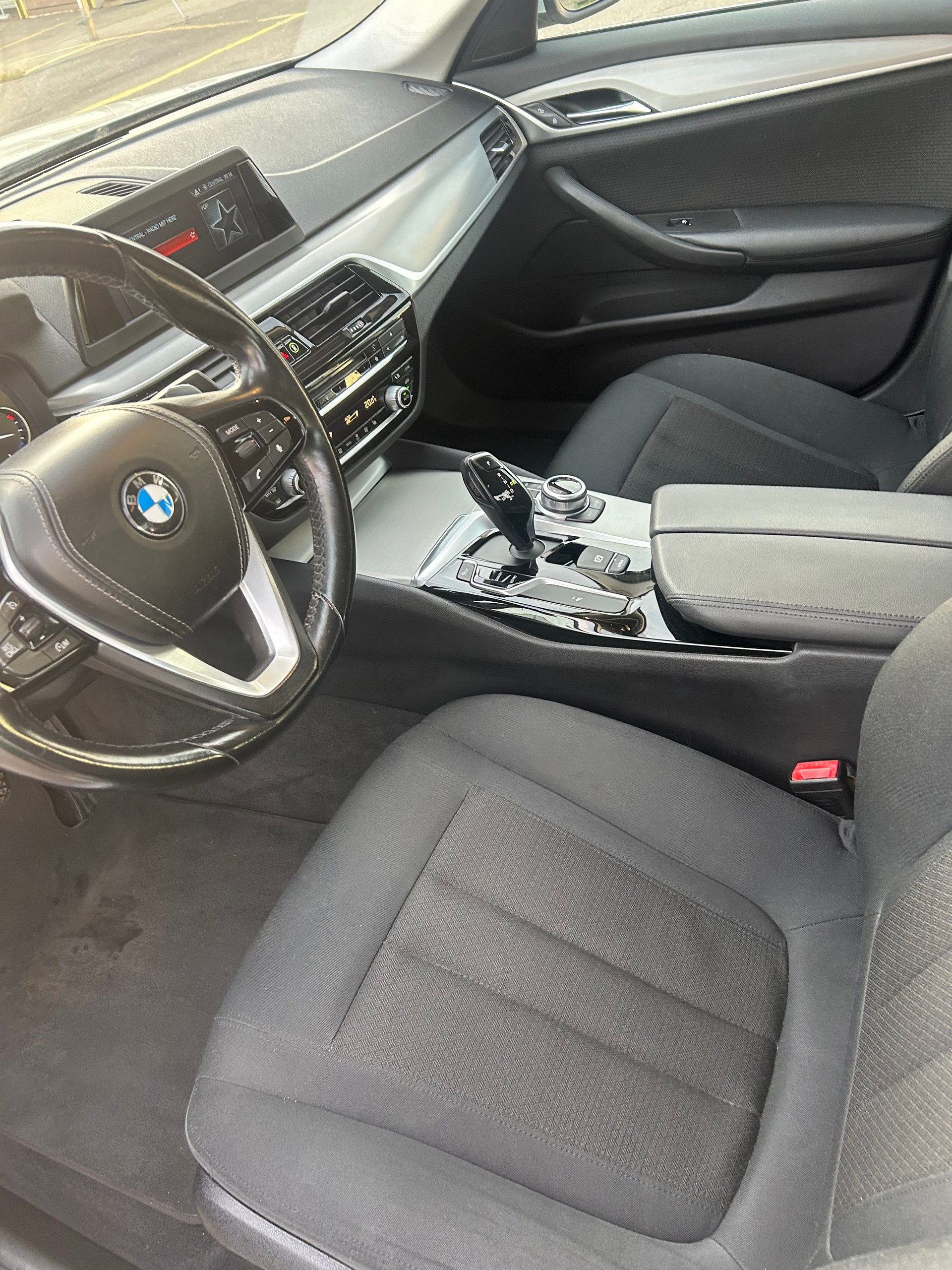 BMW 520d xDrive Steptronic-showroom-element-3